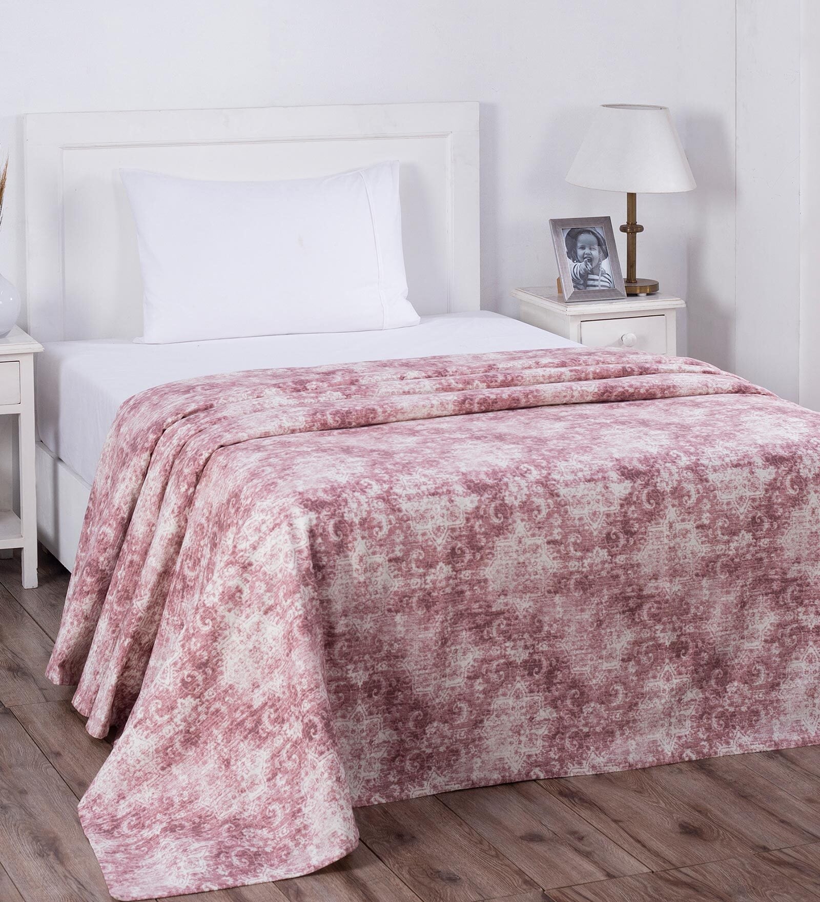 Hues Rustic Clash Red Print Single Bed Cover
