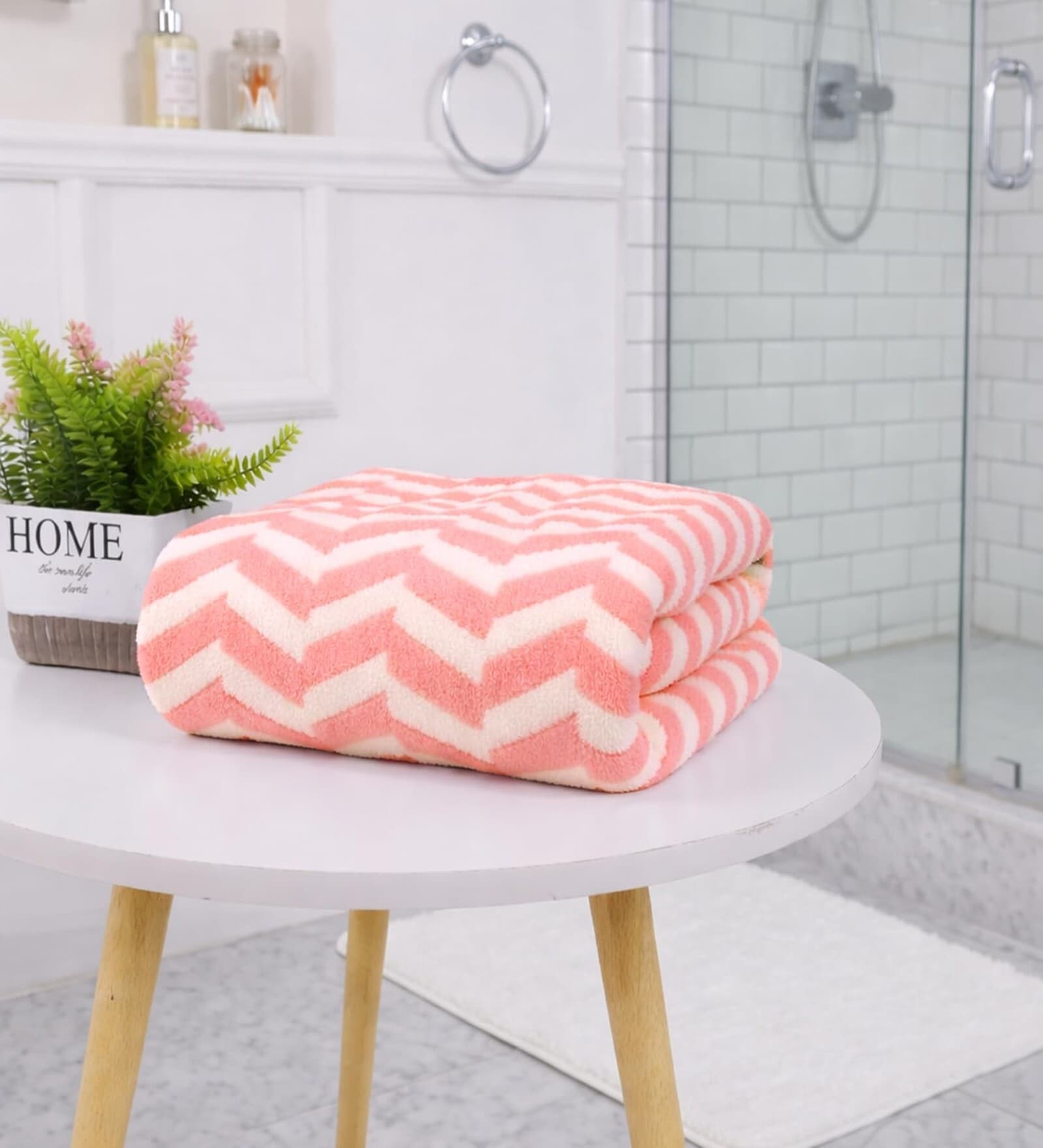 Pink Microfibre Chevron 70x132 cm Kids Bath Towel Pink Microfibre Chevron 70x132 cm Kids Bath Towel
