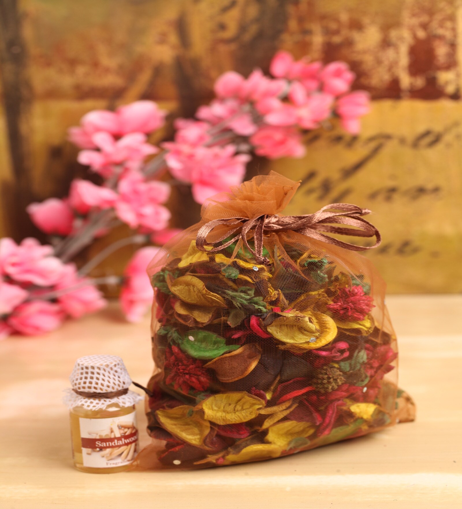 Buy Natural Potpourri In Sandalwood Fragrance With Oil By Itiha Online Potpourri Room