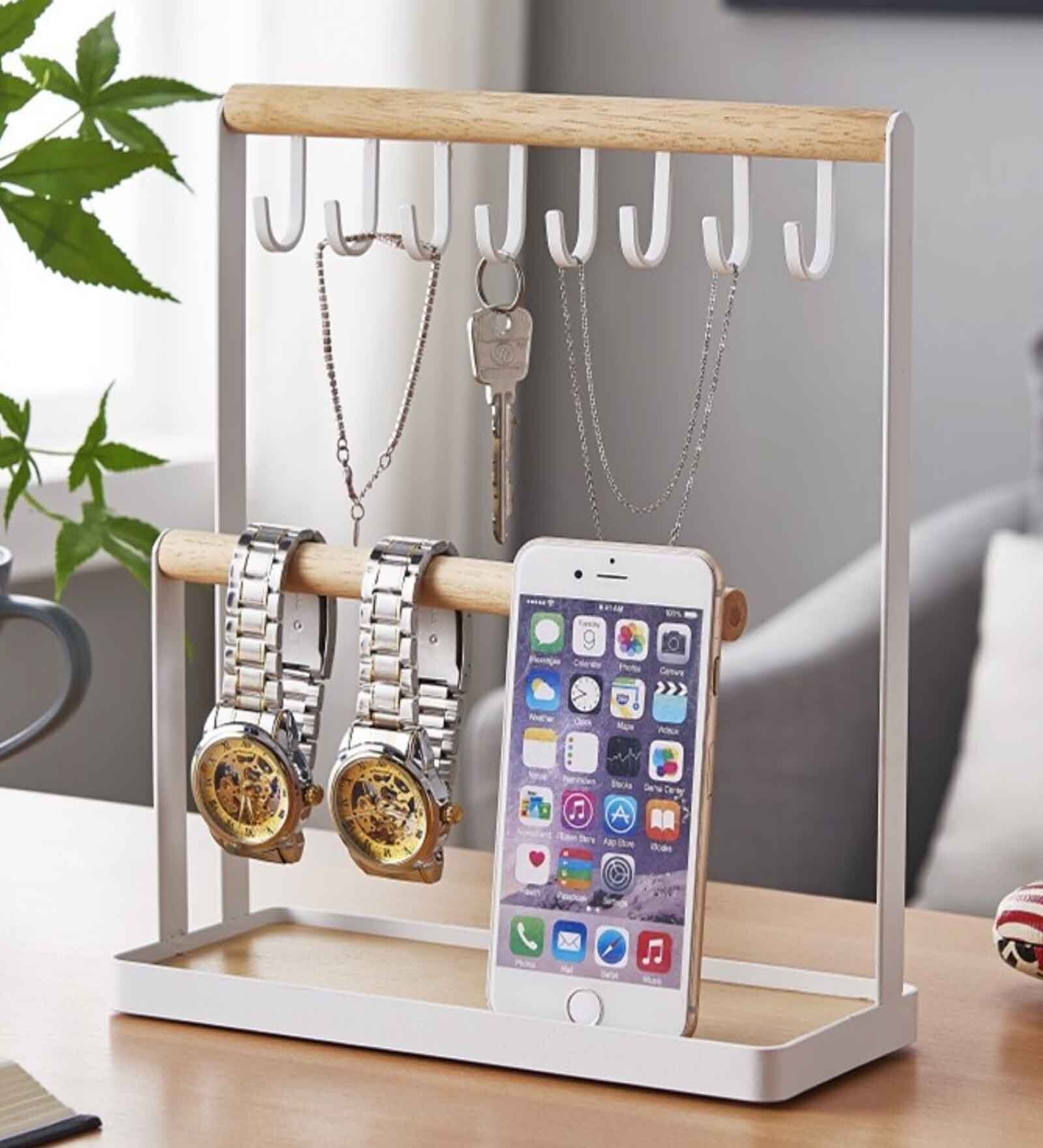 Jewellery + AccessoriesStand