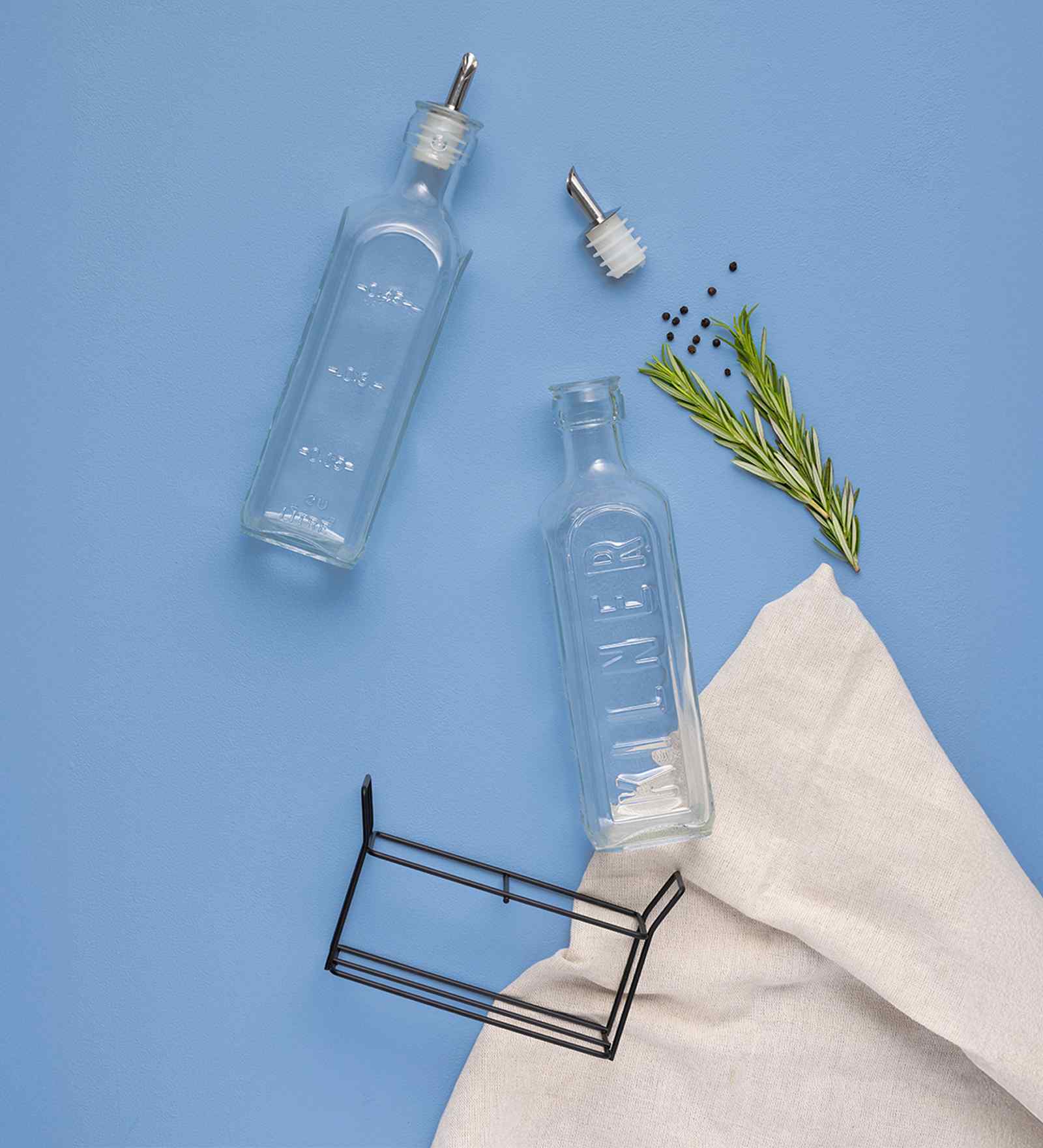 Set Of 2 Oil Bottle & Metal Rack 0.6 Litre