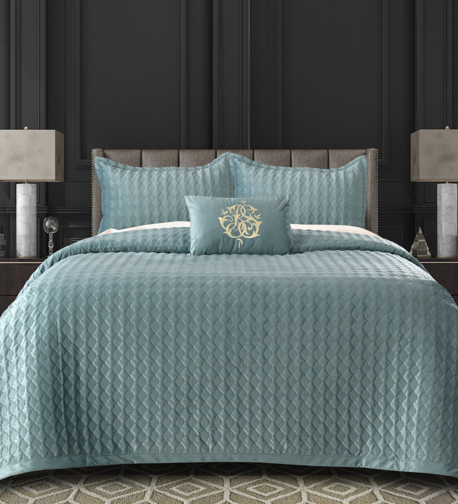 Blue 572 GSM Cotton King Sized Double Bedding set With 2 Pillow Covers And 1 Cushion Cover