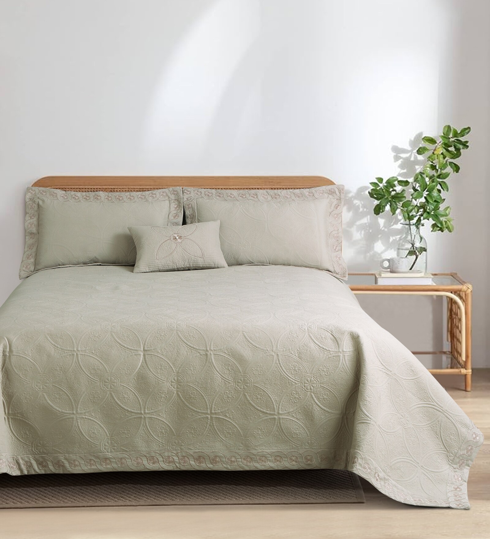 Grey 644 GSM Cotton King Sized Bedding Set, 2 Pillow Cover, 1 Cushion Cover