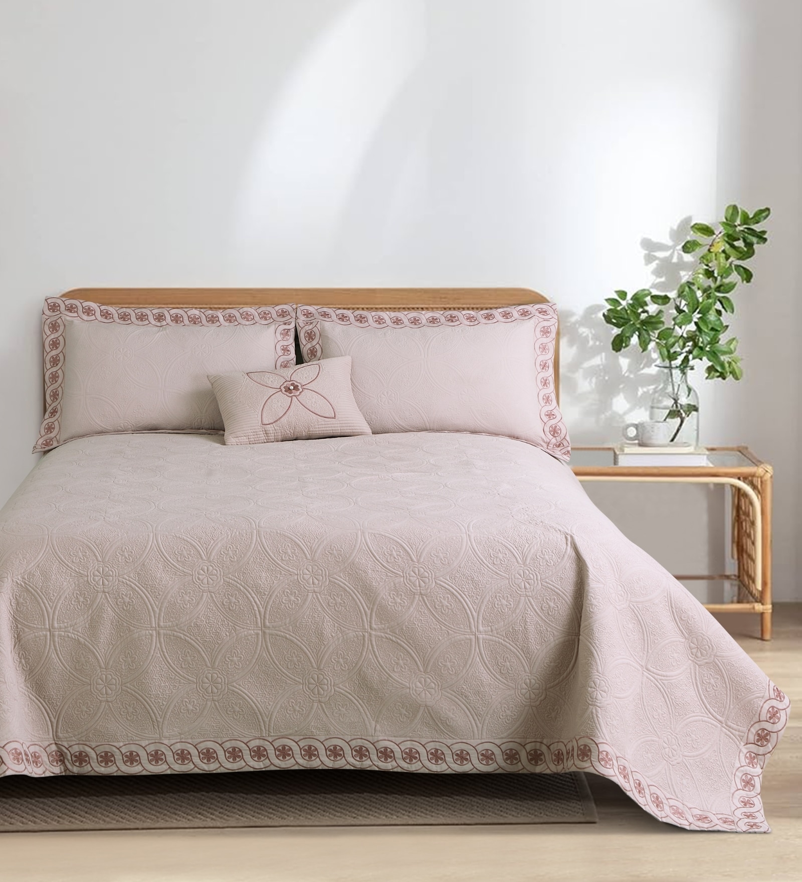 Pink 644 GSM Cotton King Sized Bedding Set, 2 Pillow Cover, 1 Cushion Cover