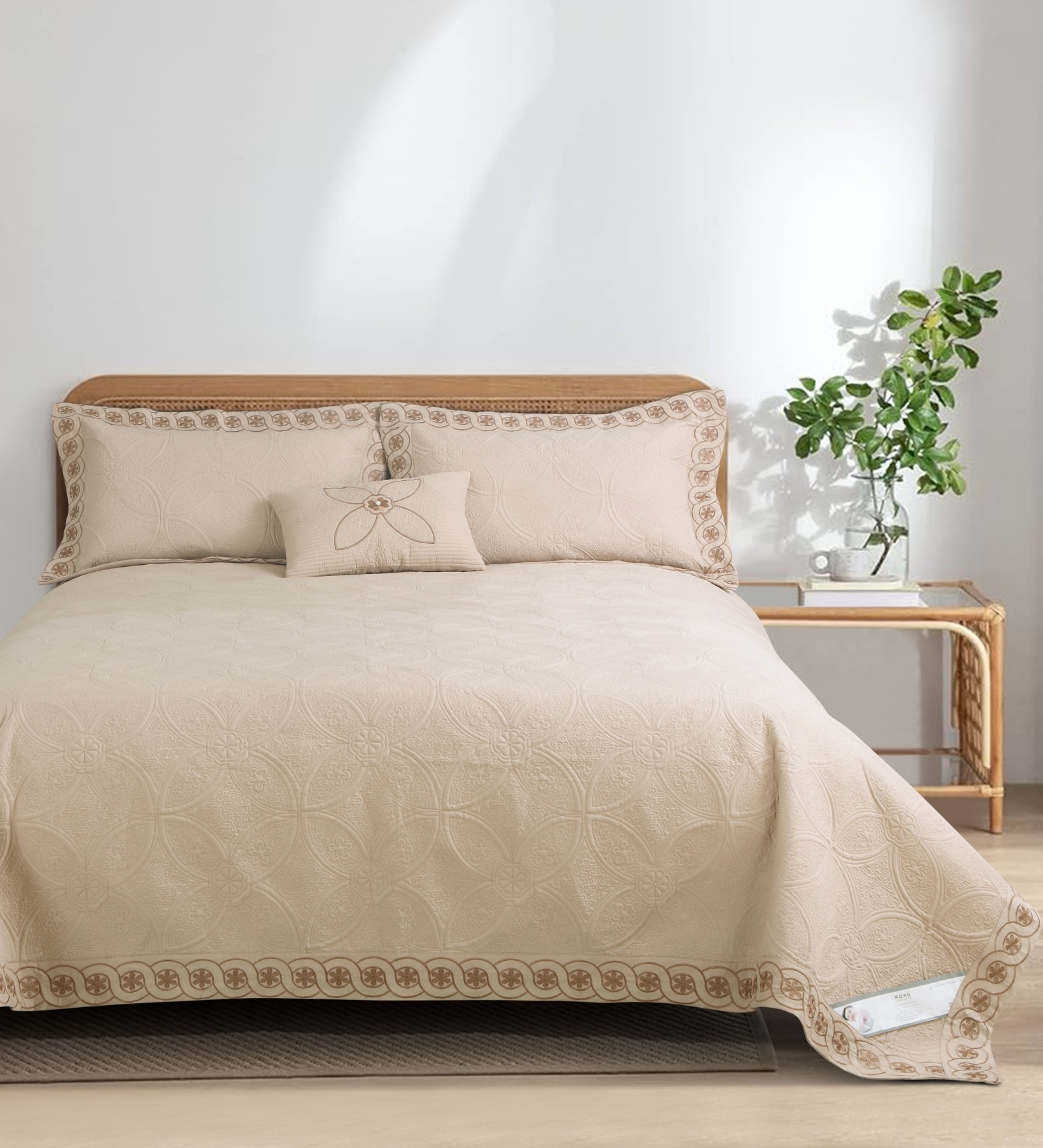 Pink  644 GSM Cotton King Sized Bedding Set, 2 Pillow Cover, 1 Cushion Cover