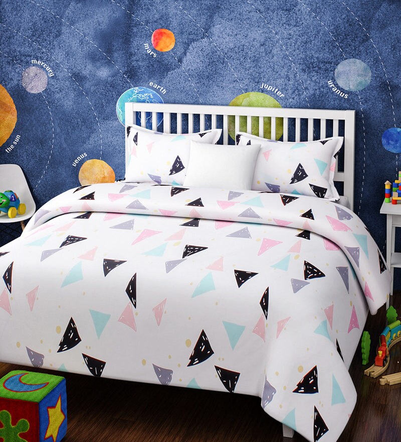 Buy Triangular Print 200 TC Cotton Queen Bedsheet with 2 Pillow Covers