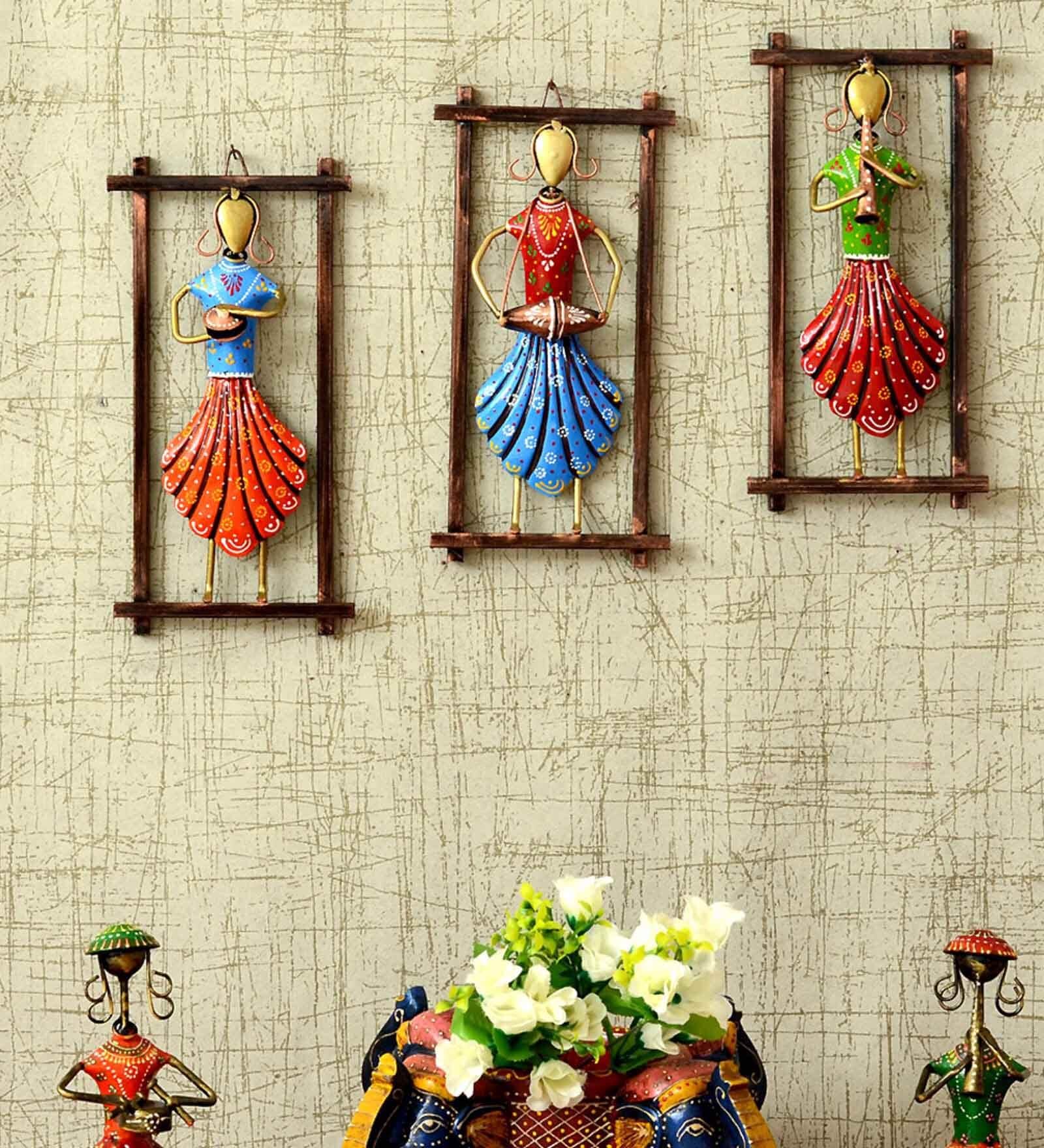 Lady Musician S/3 Iron Wall Frame