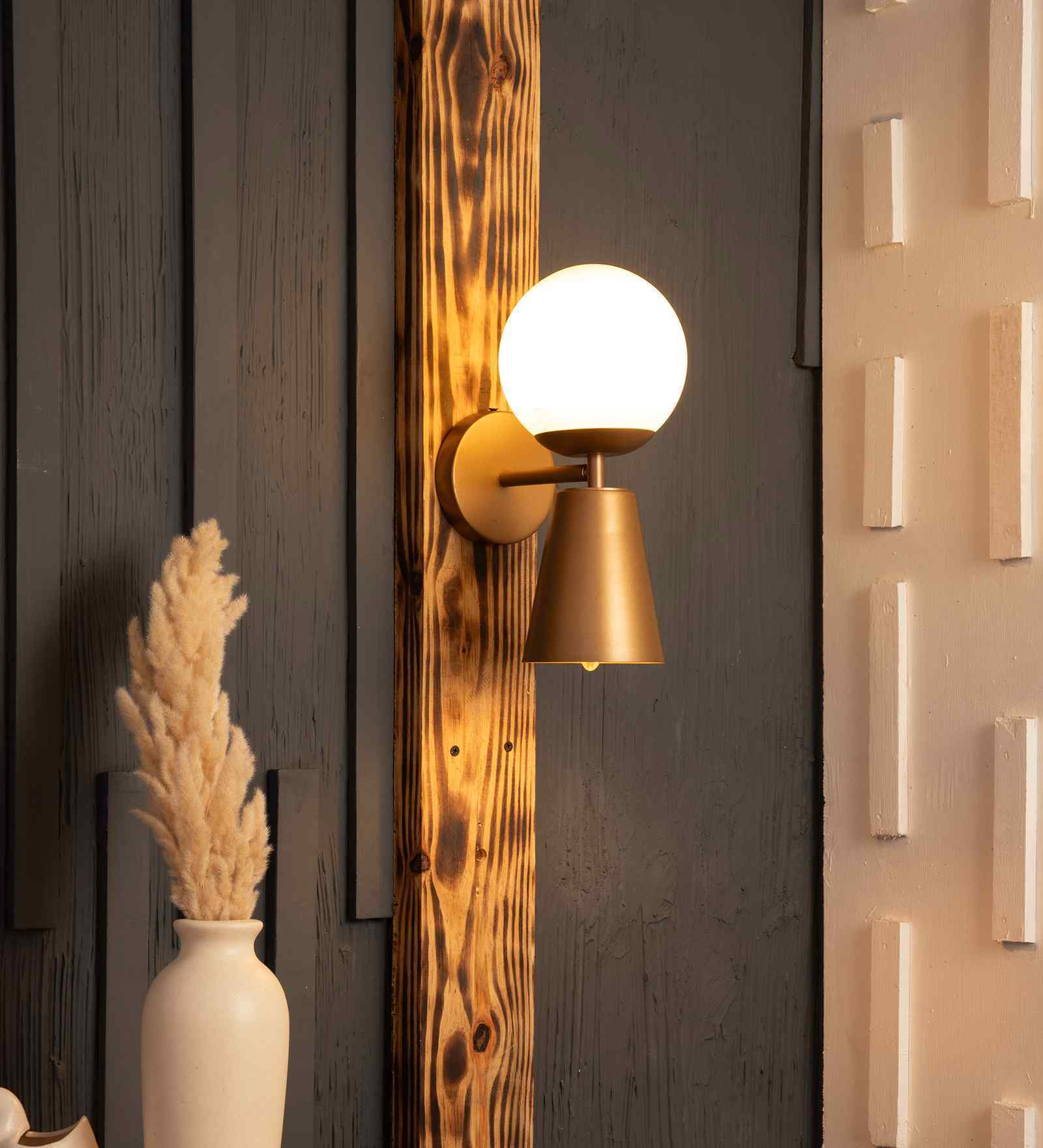 Lark Lzzy Gold Wall Light