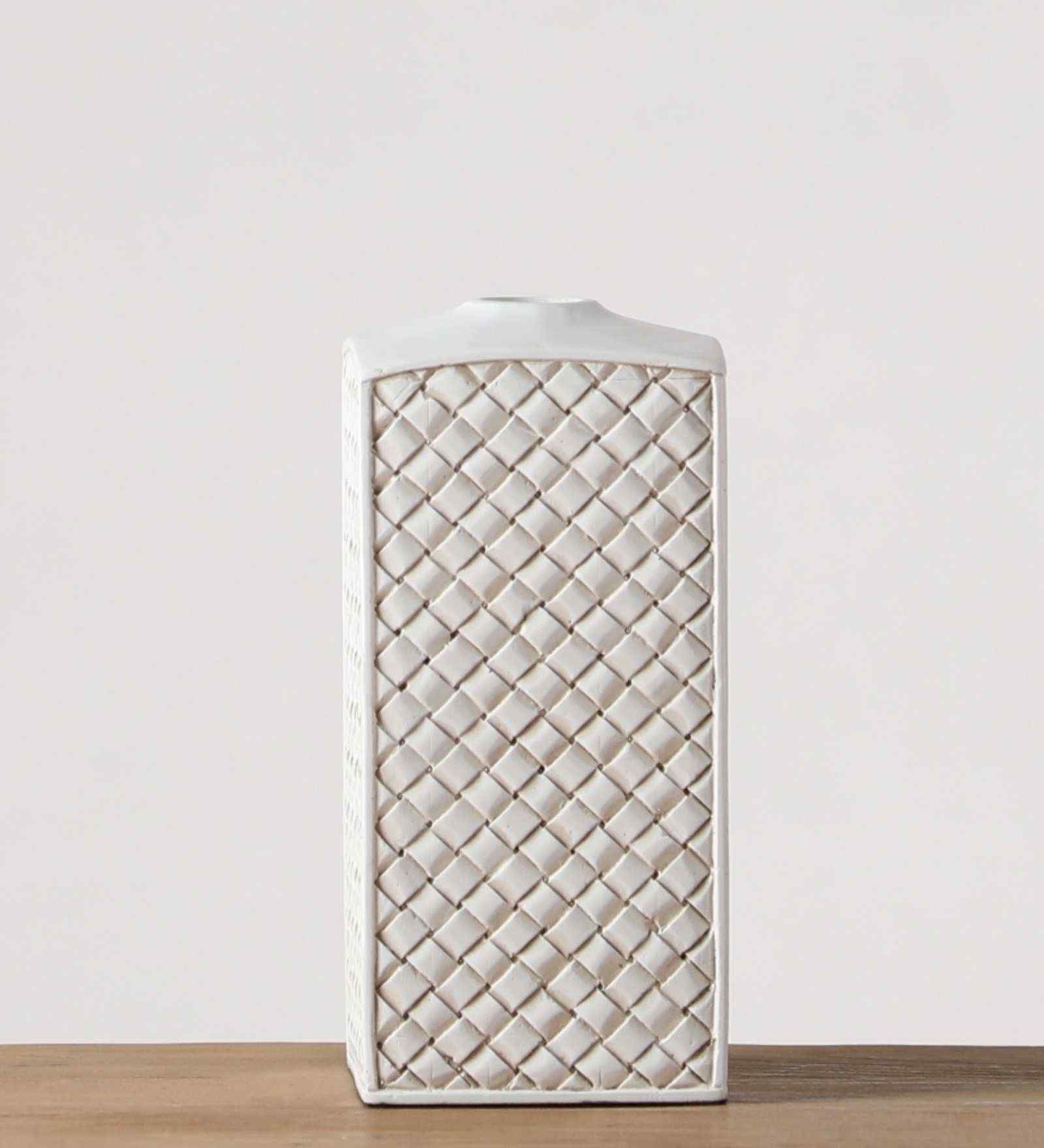 Lattice Texture Resin Vase Rectangular Charm in White