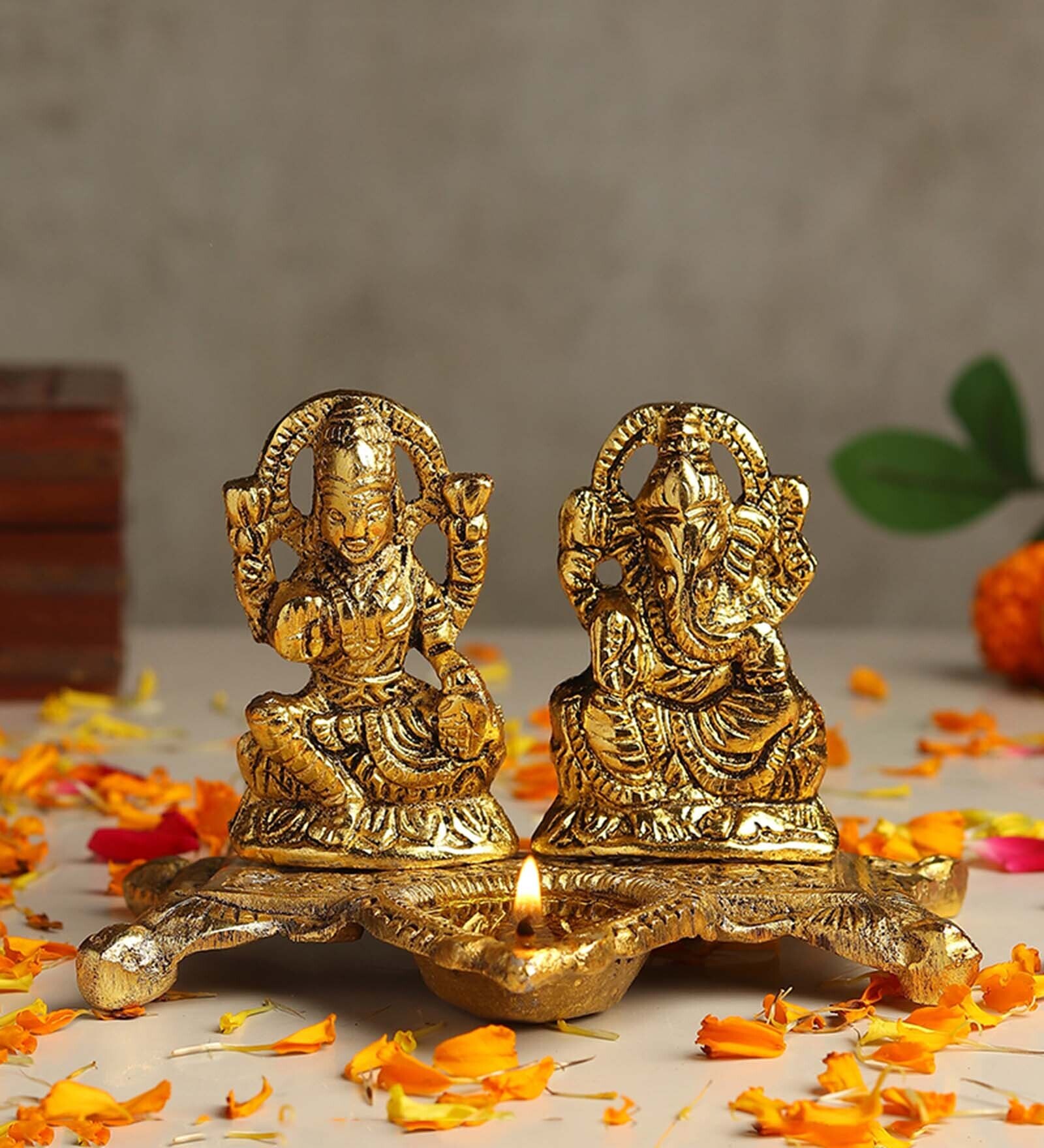 (1Pc) Gold Metal Lakshmi Ganesha Idol With Diya For Home Temple