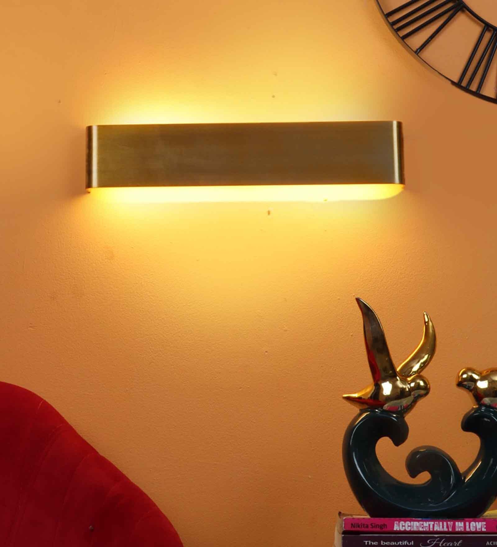 LEARC Metal LED Novelty Wall Light (Gold)