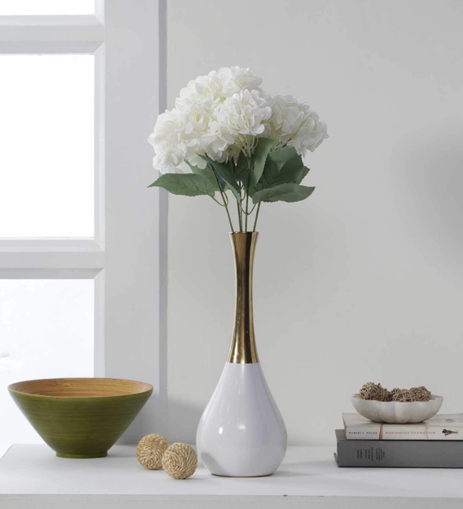 Lifelike Hydrangea Flower Bunch with 5 Flower Heads (White) Lifelike Hydrangea Flower Bunch with 5 Flower Heads (White)