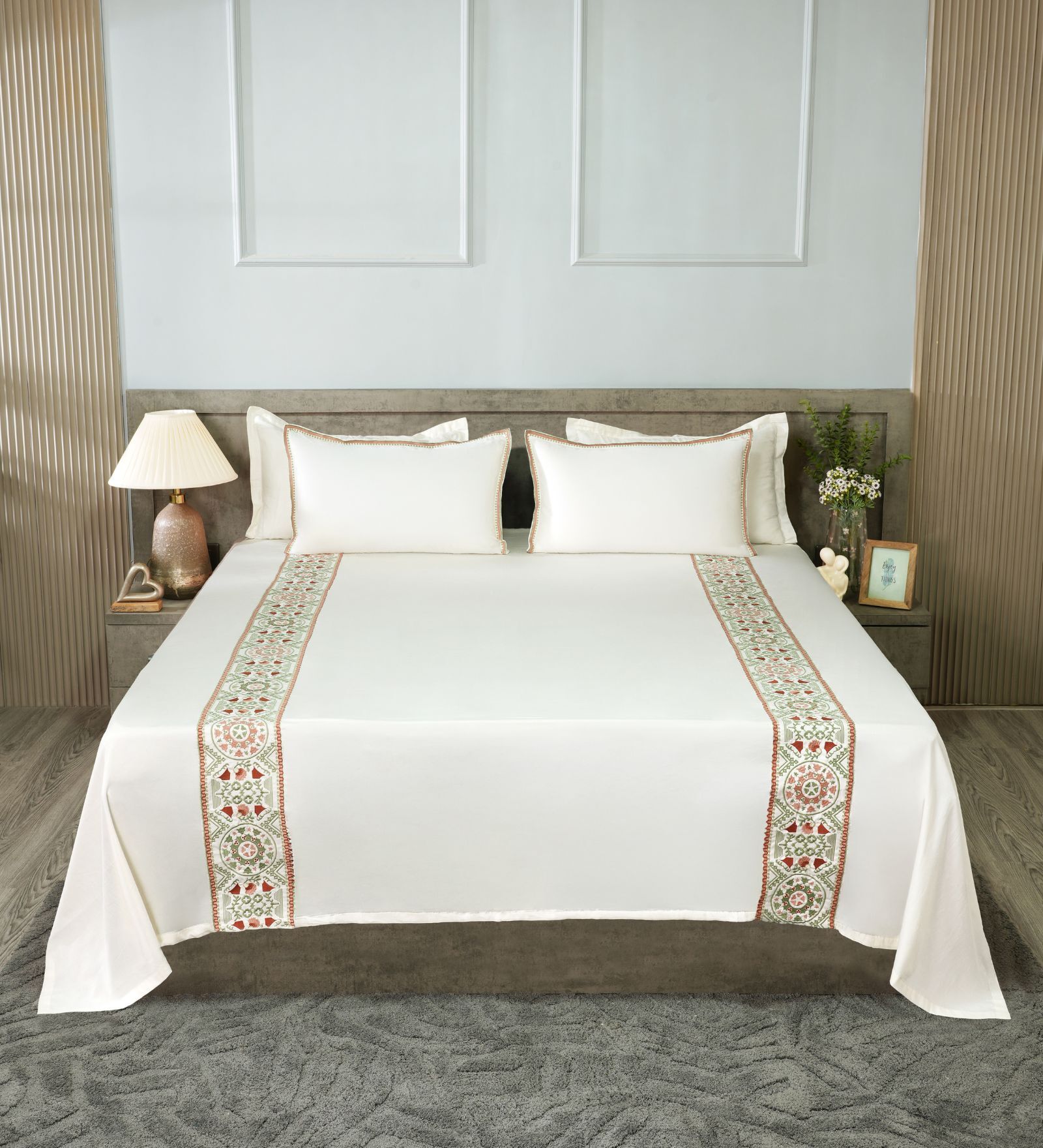 Light Cream 300TC 100% Cotton Solids Flat Embroidered Super King Bedsheet With 2 Pillow Covers