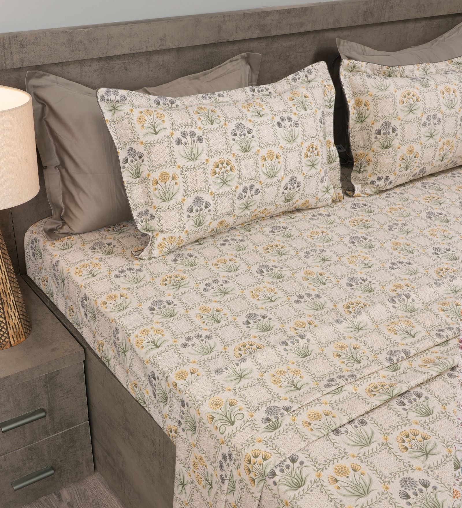 Off White Floral 210TC 100% Cotton Printed Flat Super King Bedsheet With 2 Pillow Covers