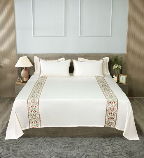 Light Cream 300TC 100% Cotton Solids Flat Embroidered Super King Bedsheet With 2 Pillow Covers