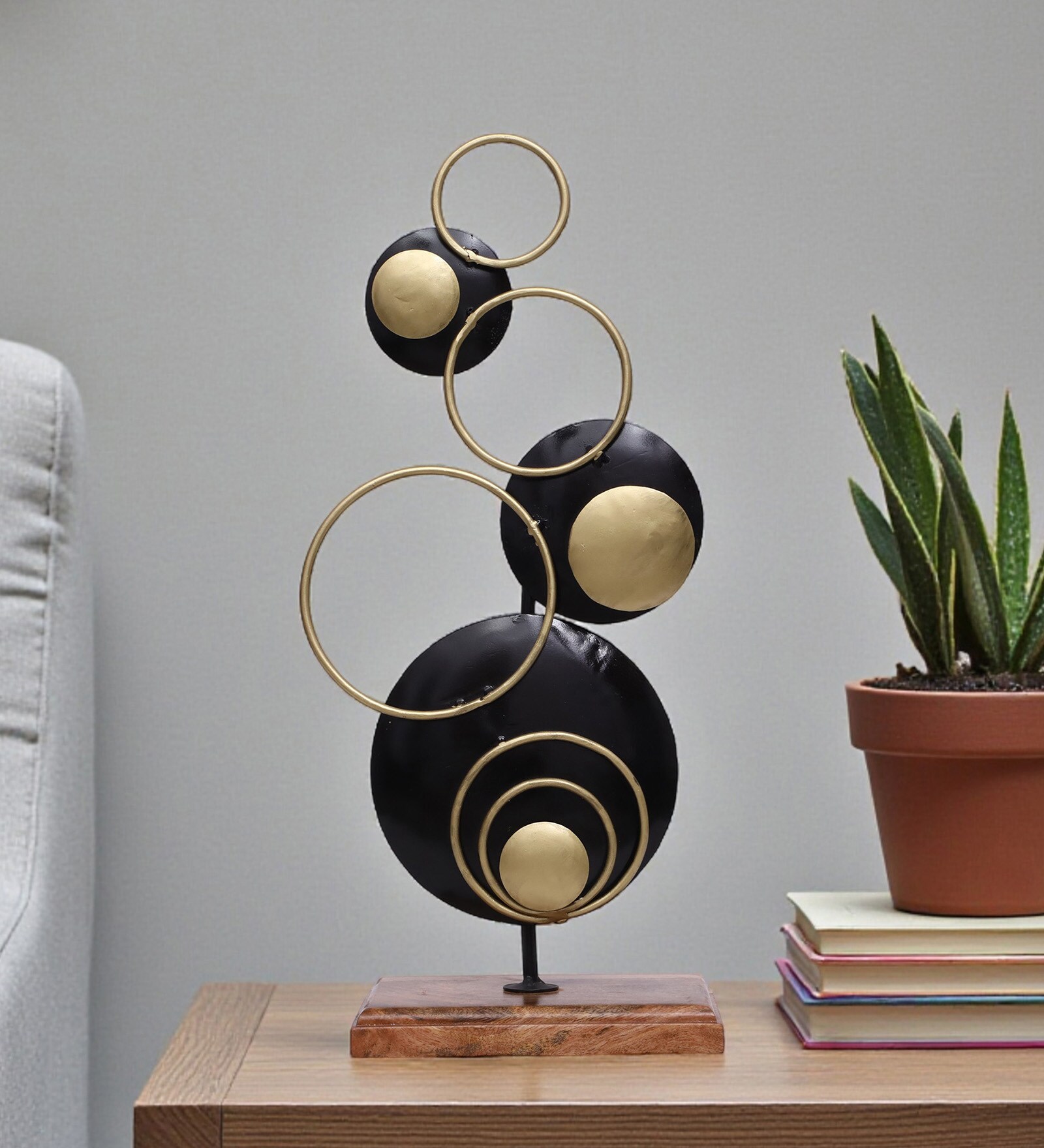 Luke Abstract Table Decor