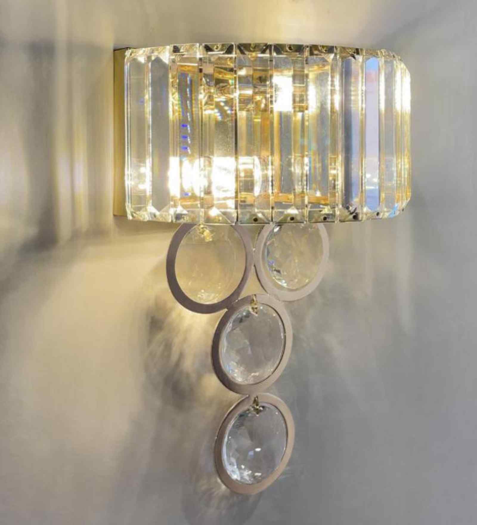 Luxe Crystal Wall Light   Elegant Droplet Design with Reflective Finish