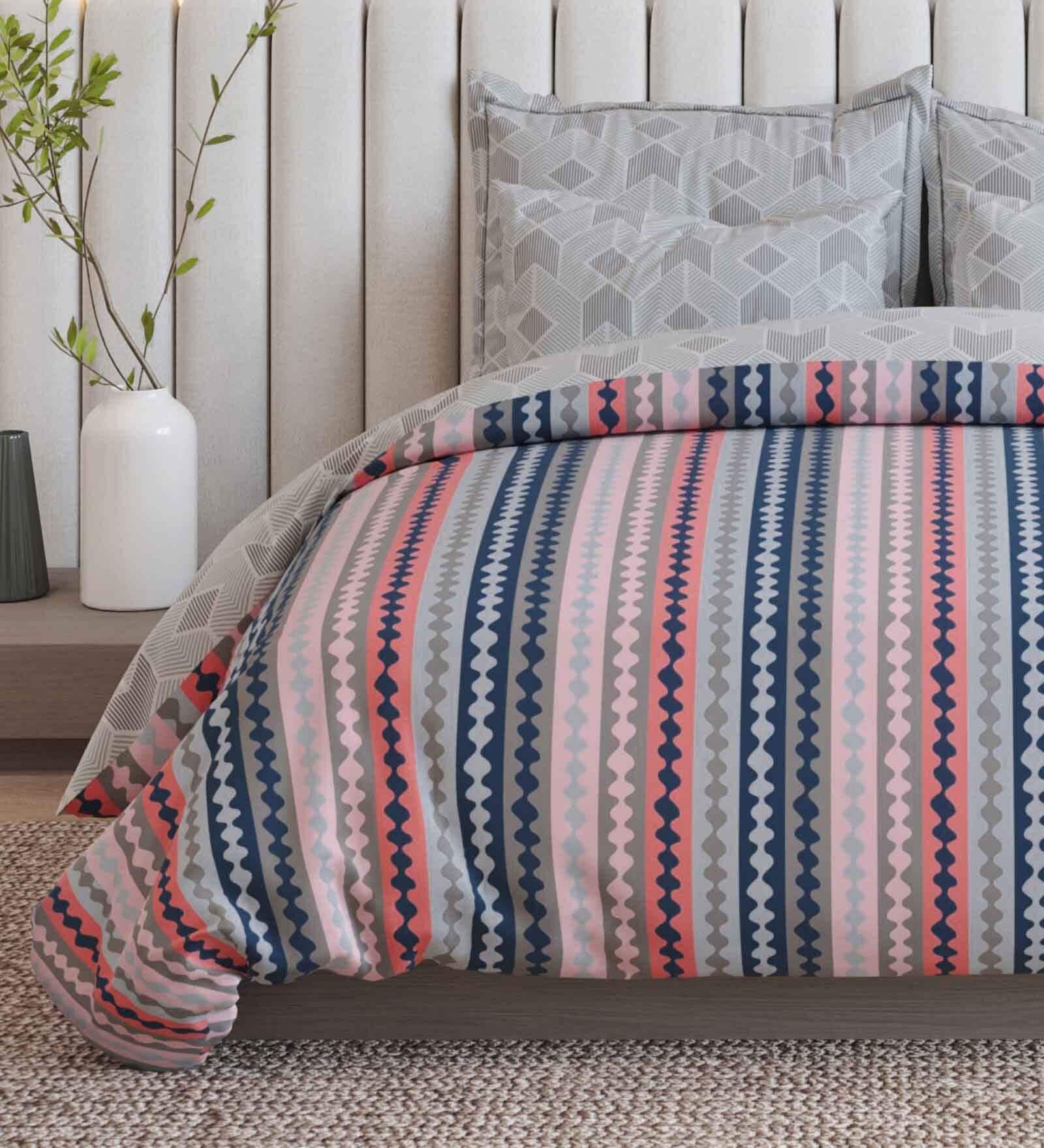 Magenta Cotton Blend Geometric 150 GSM Double Comforter