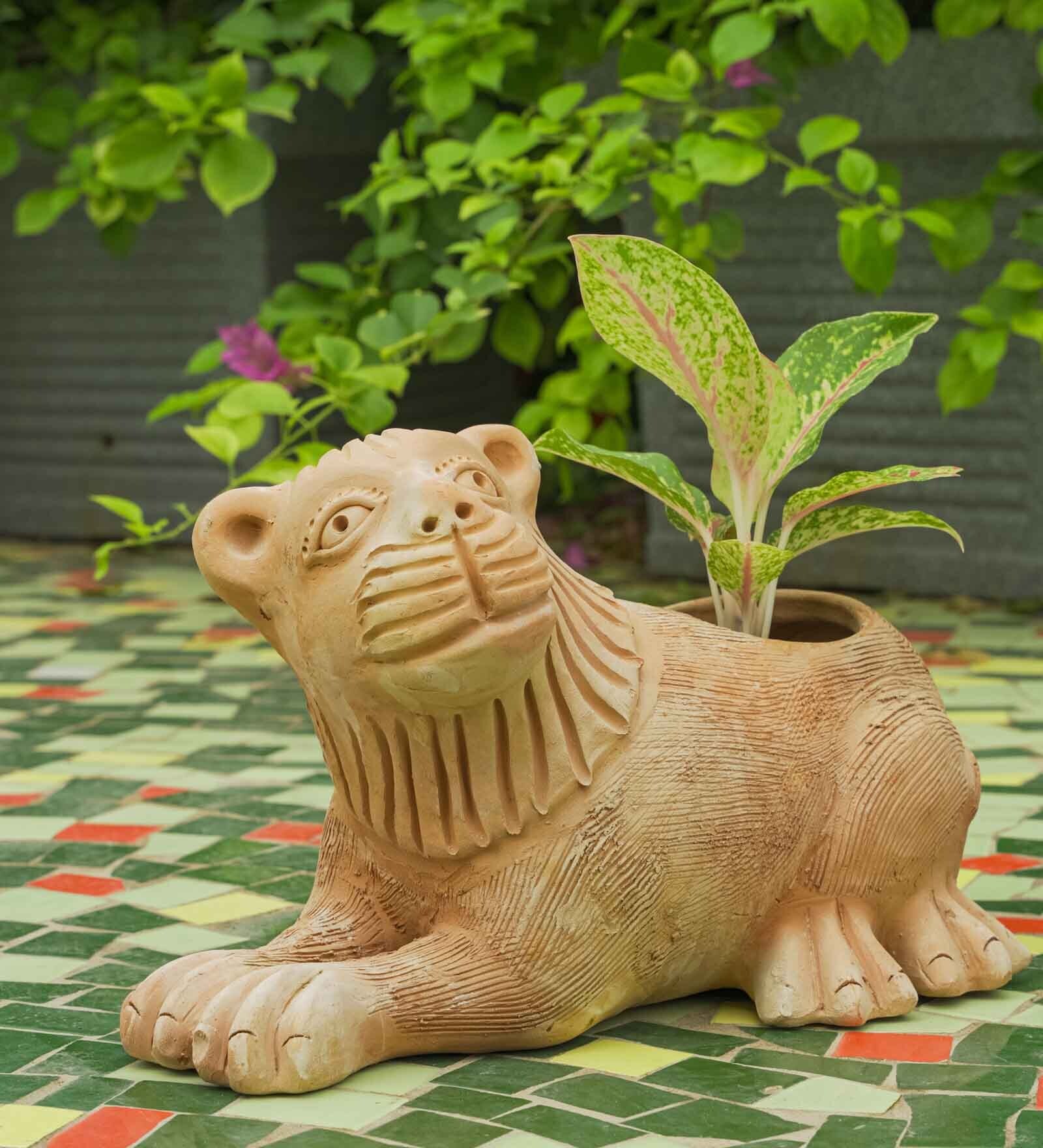Beige Majestic Lion Clay Planter