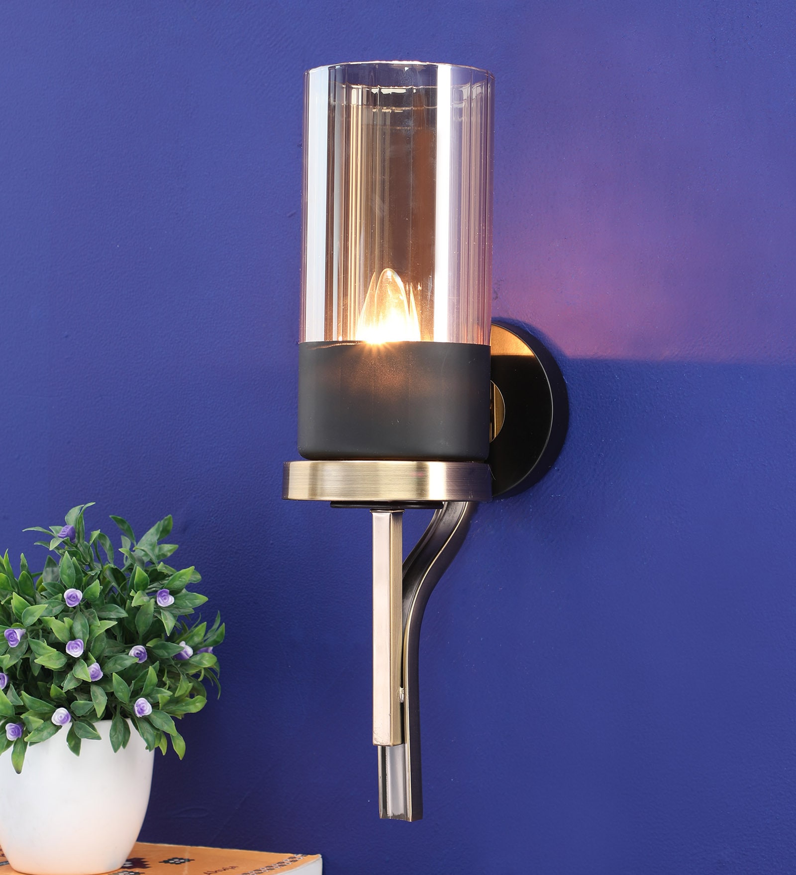 Bow Metal Wallchieres (Brass Finish)