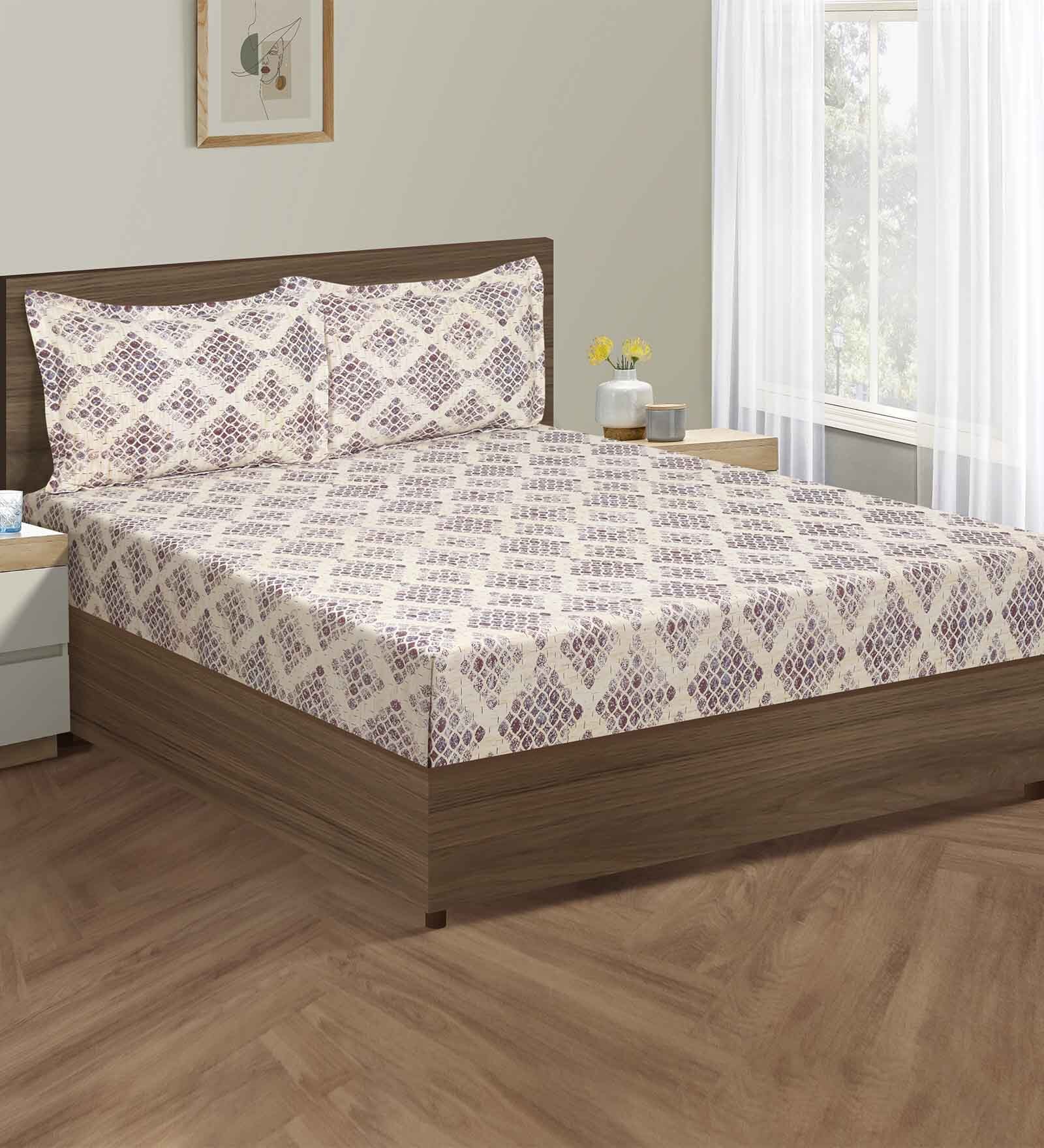 Maroon Geometric 160 TC Cotton Fitted Double Bedsheet with 2 pillow cover