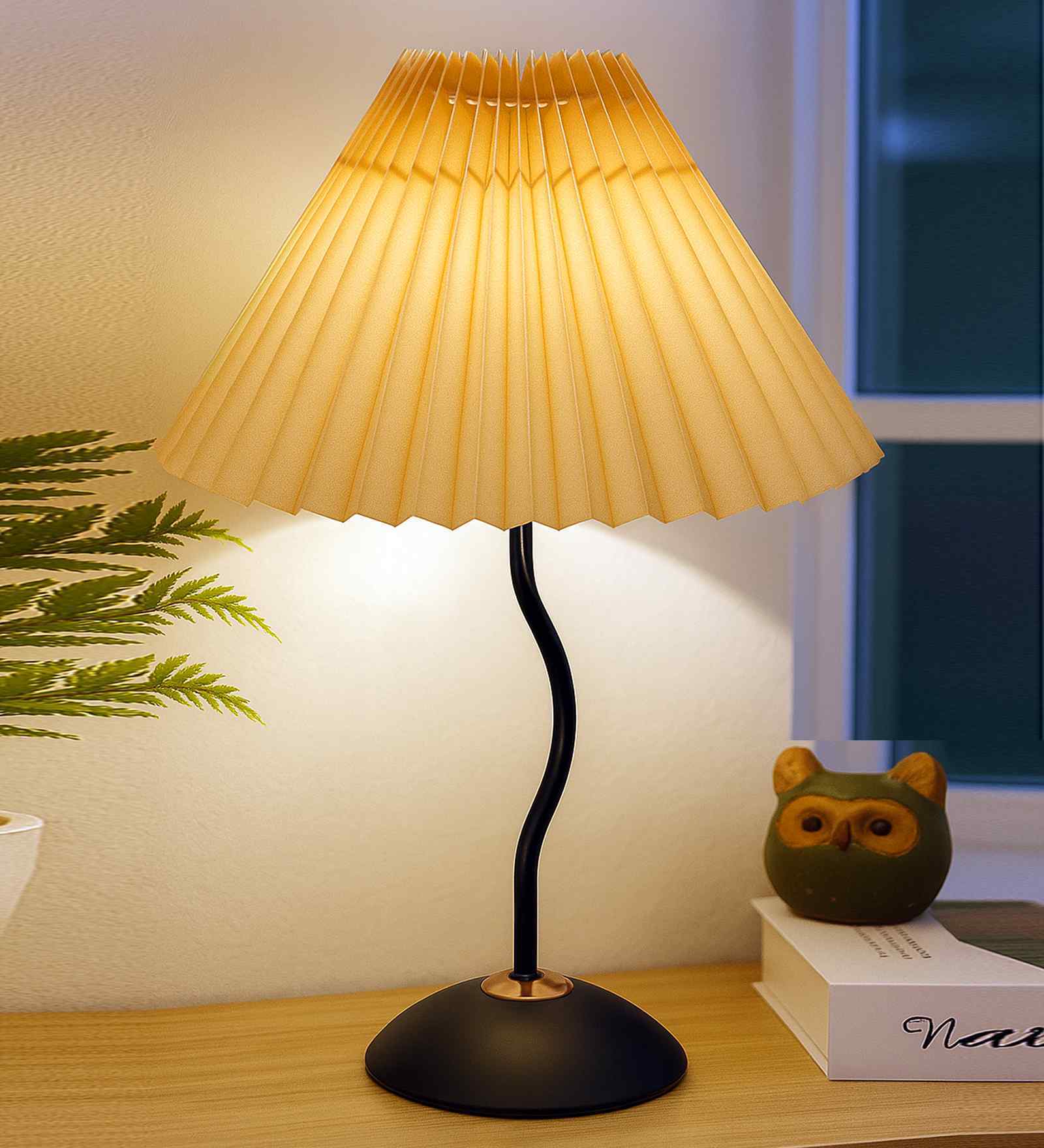 Matt Black Twister Small Pleated Lamp