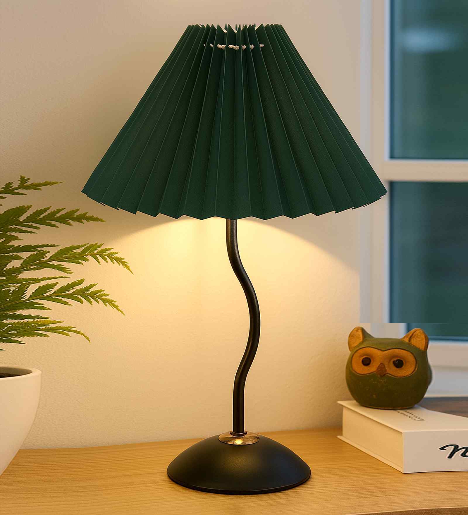Matt Black Twister Small Pleated Lamp