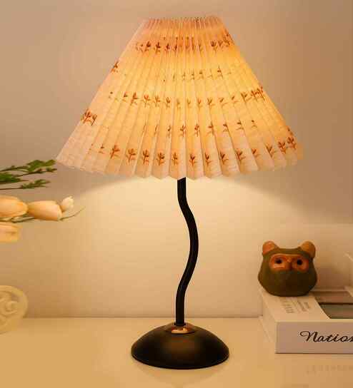 Matt Black Twister Small Pleated Lamp