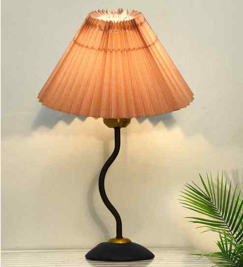 Matt Black Twister Small Pleated Lamp