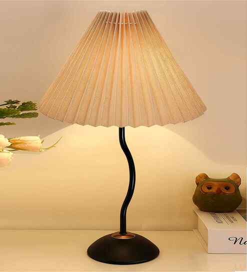 Matt Black Twister Small Pleated Lamp