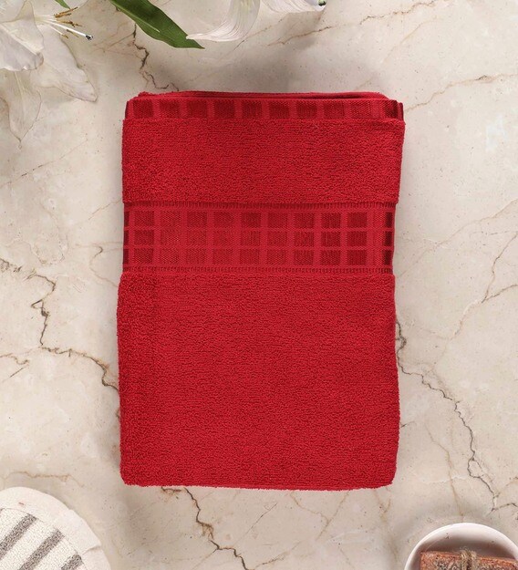 maroon bath towels