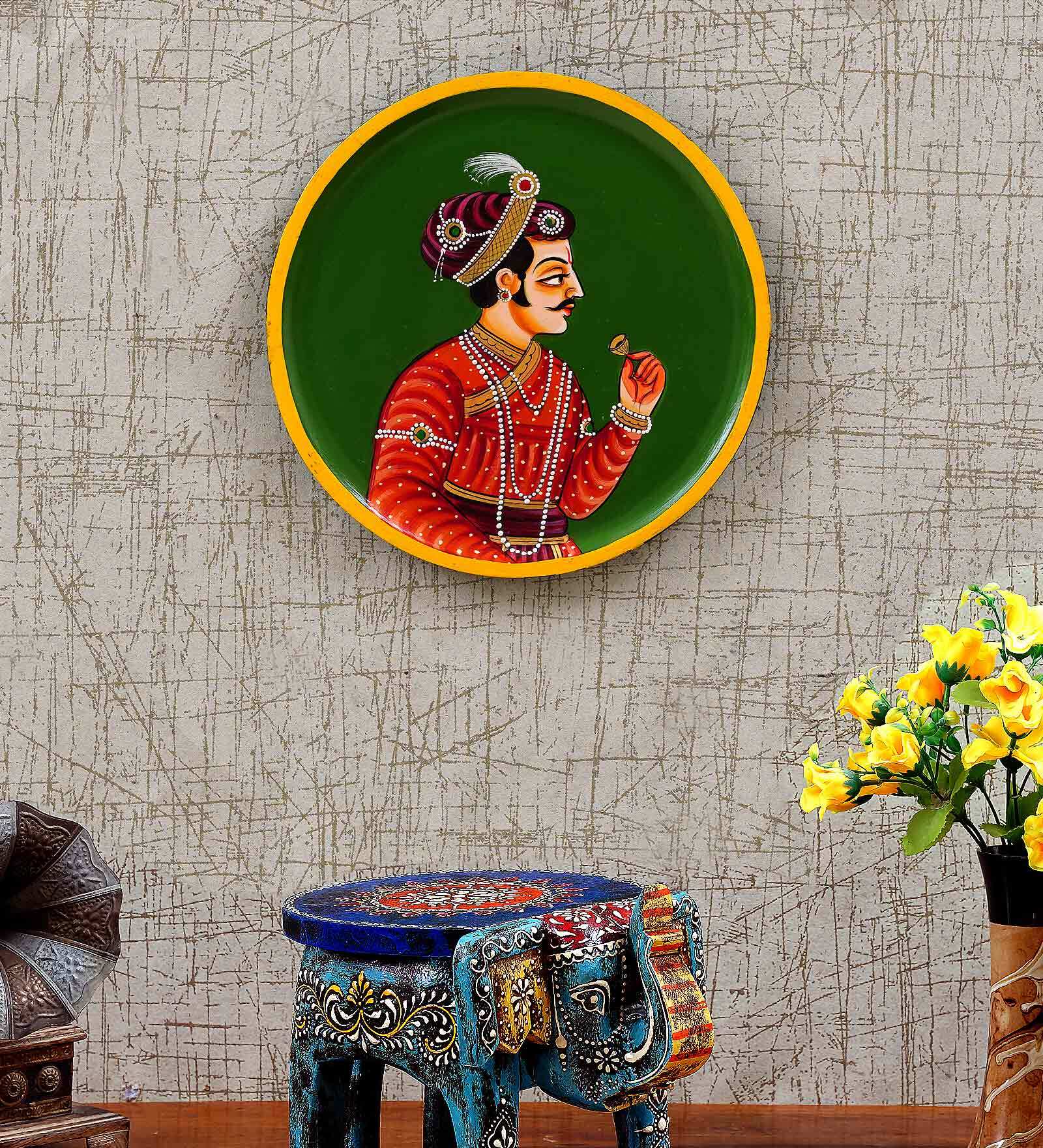 Mdf Green Colour Handpainted King Wall Hanging Round Plate