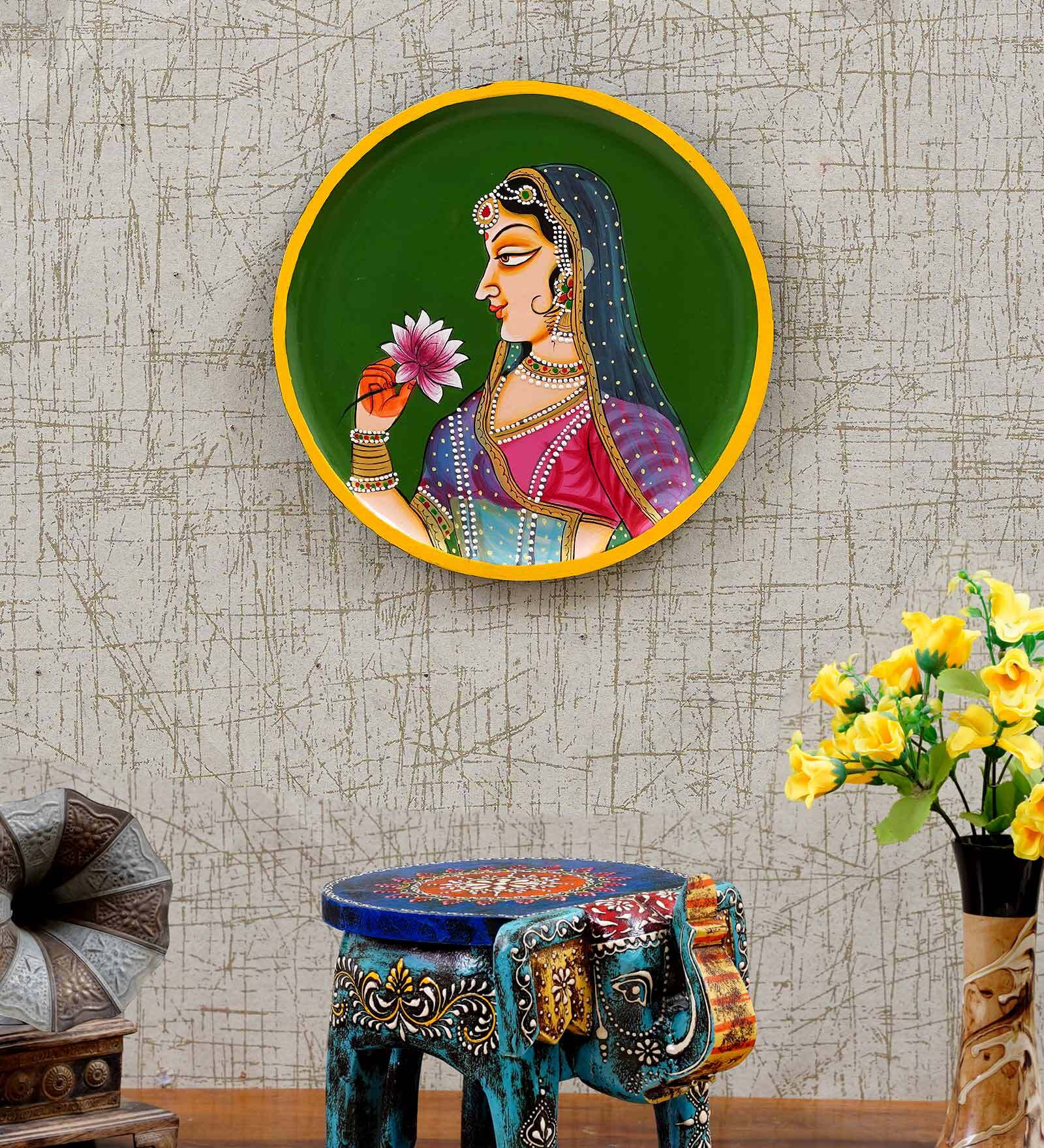 Mdf Green Colour Handpainted Queen Wall Hanging Round Plate