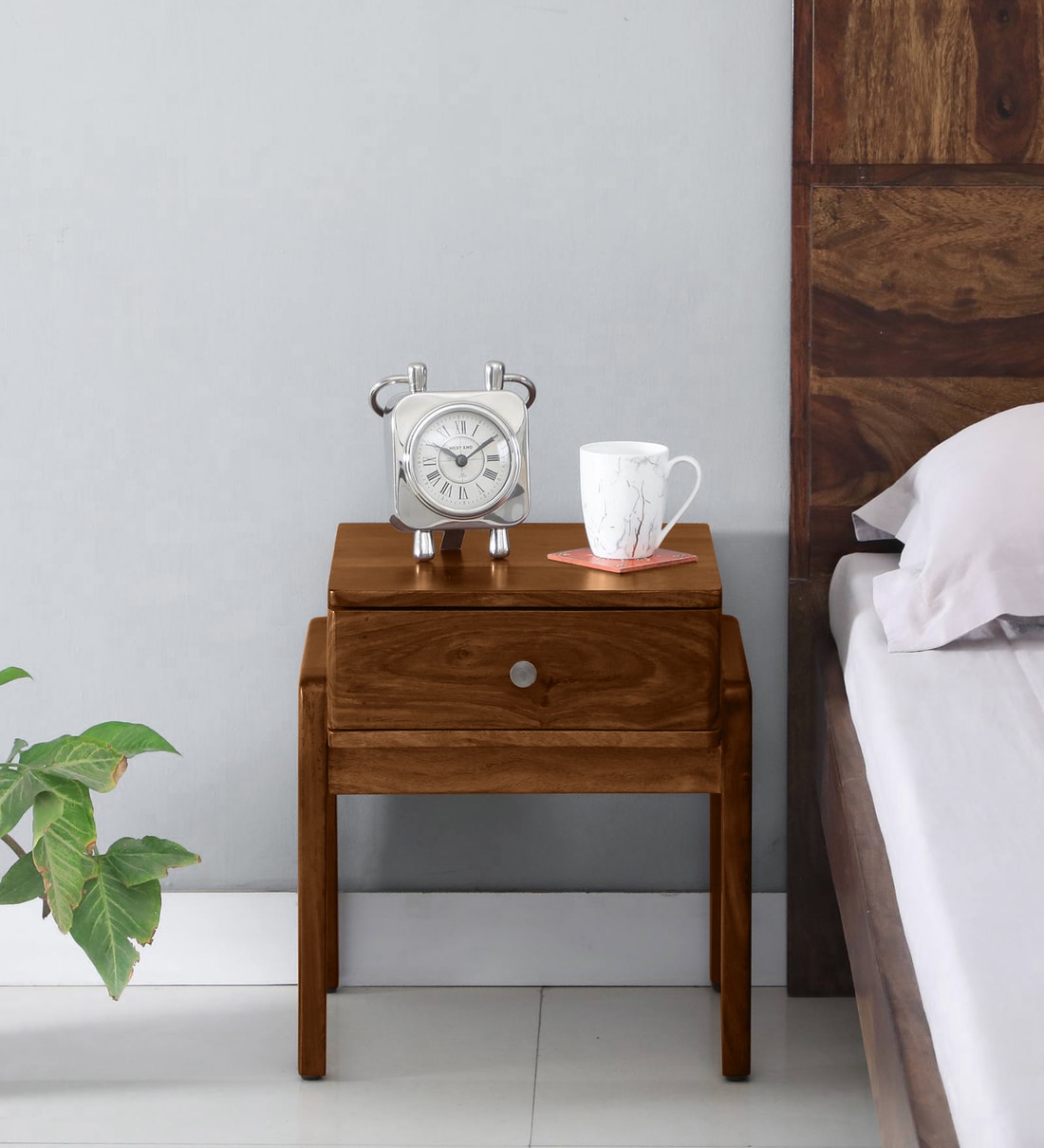 https://ii1.pepperfry.com/media/catalog/product/m/e/1100x1210/messina-sheesham-wood-bedside-table-in-scratch-resistant-provincial-teak-finish-with-drawer-messina--fjvbhr.jpg