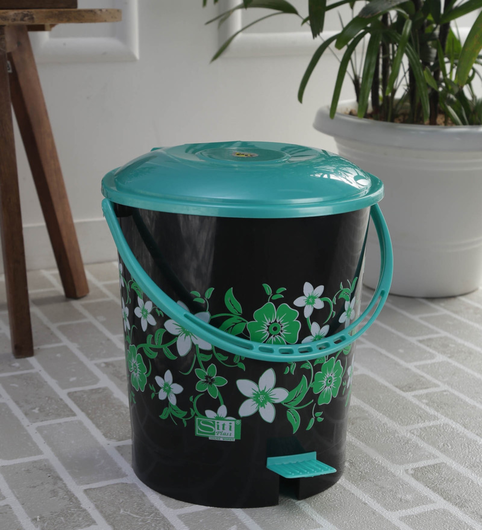 18 Ltr Pedal Plastic Dustbins In Black