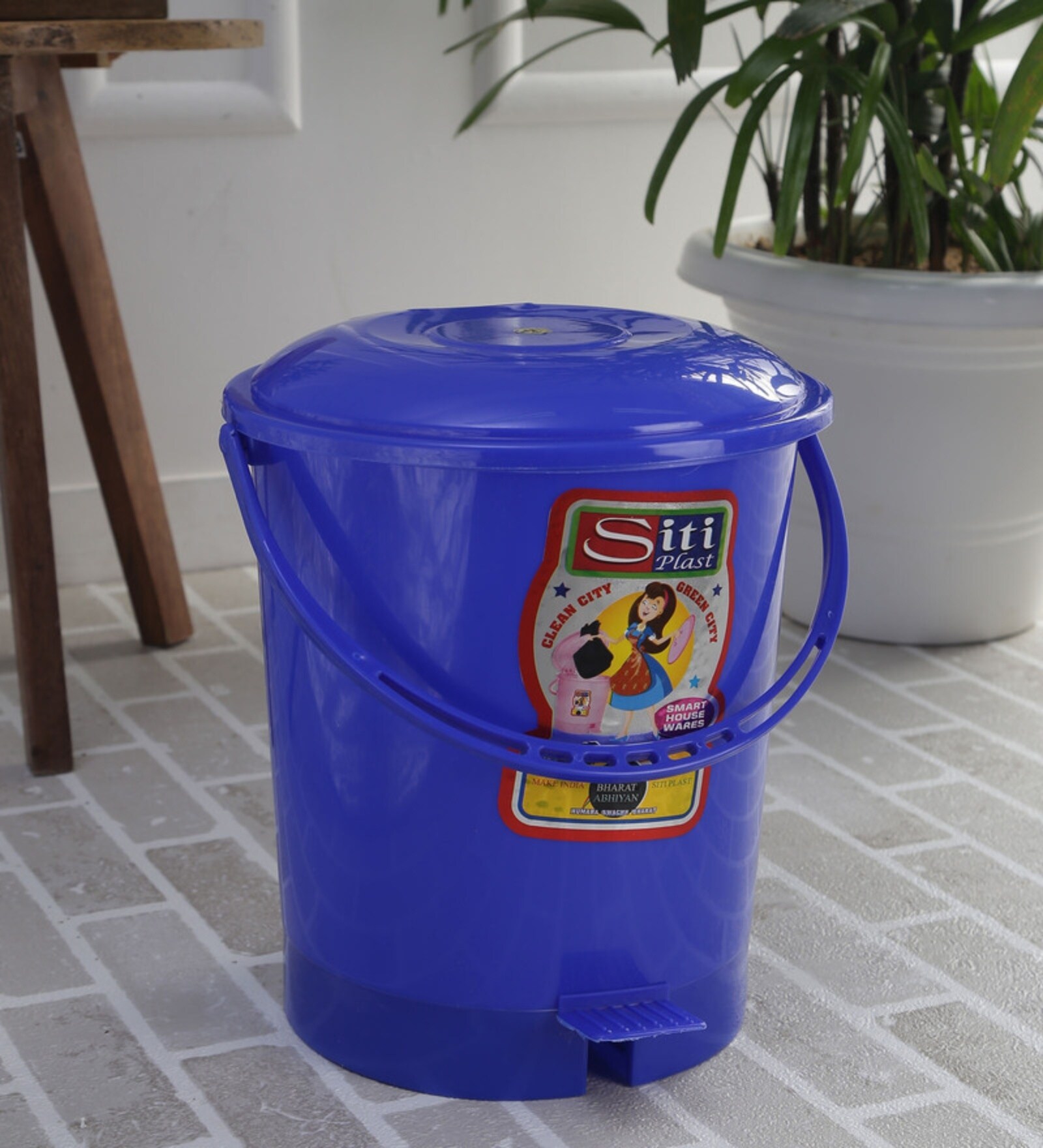 7 Litres Plastic Pedal Dustbin