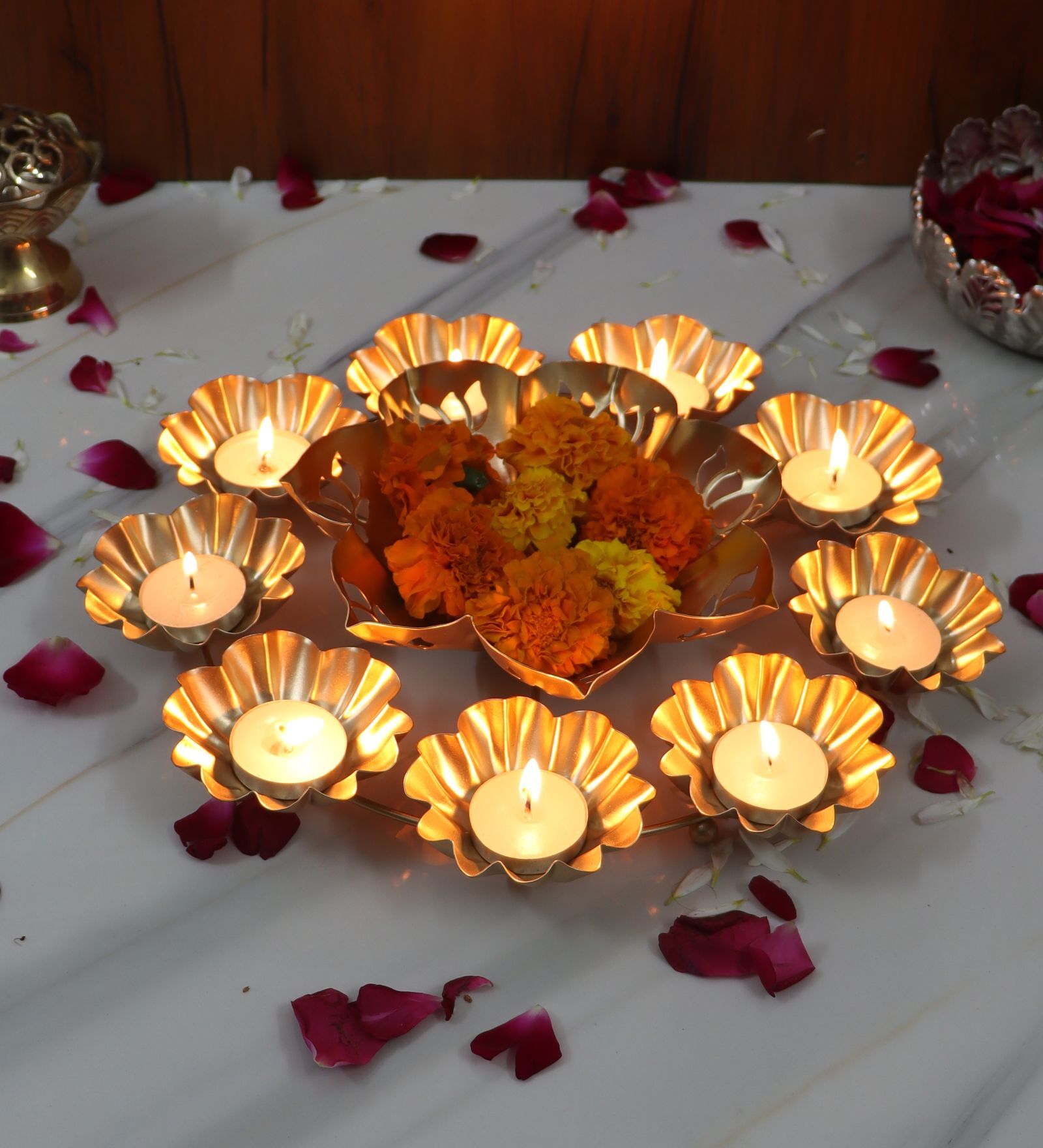 Metal Flower Kamal Cut Urli Single
