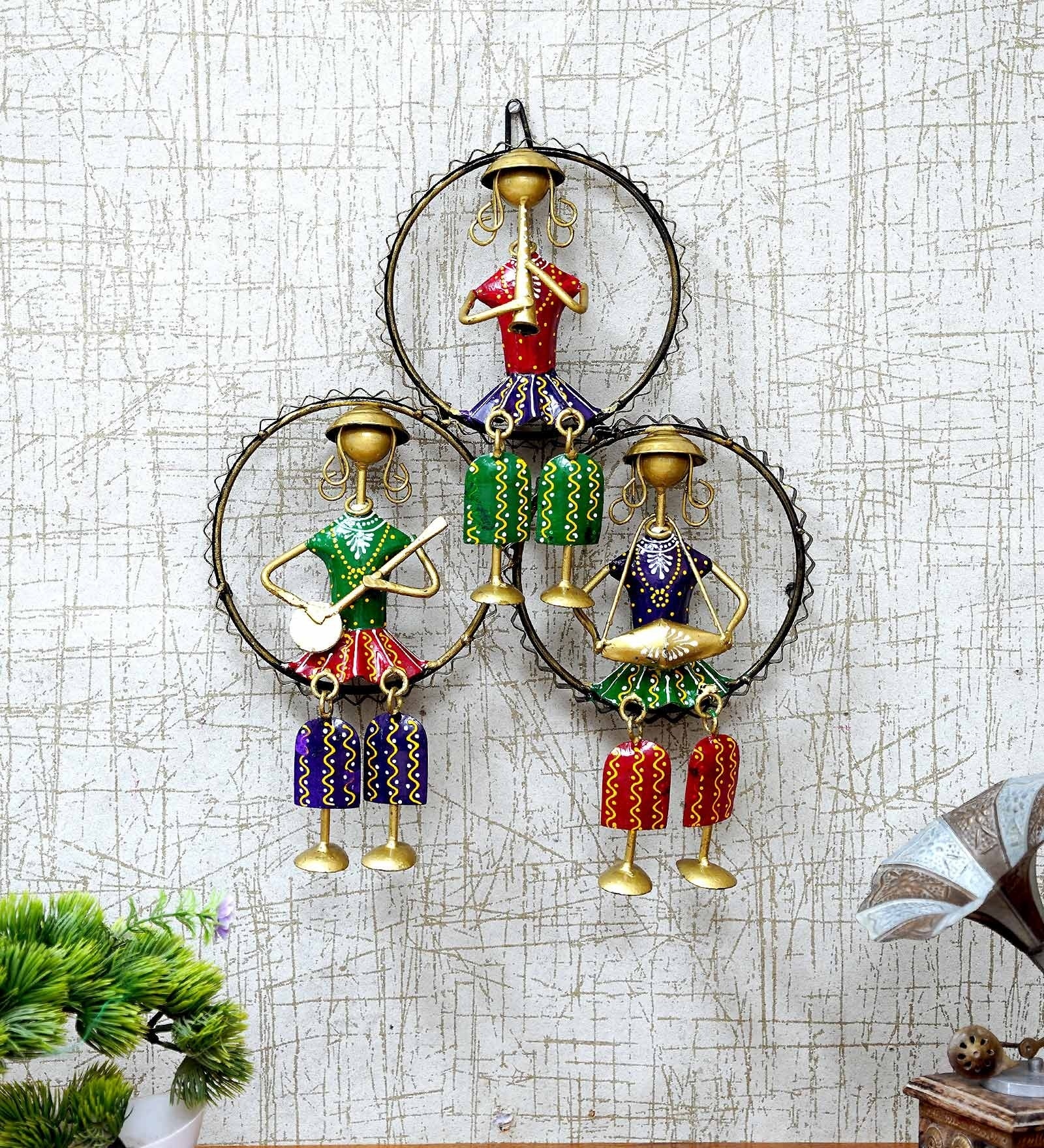 Metal Handpainted  Wall Hanging Decorative 3 Ring Musicians Frame  in Multicolour