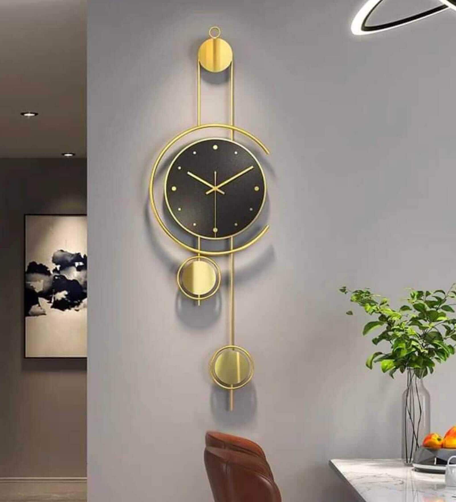 Metal Sleek Wall Clock in Gold Color