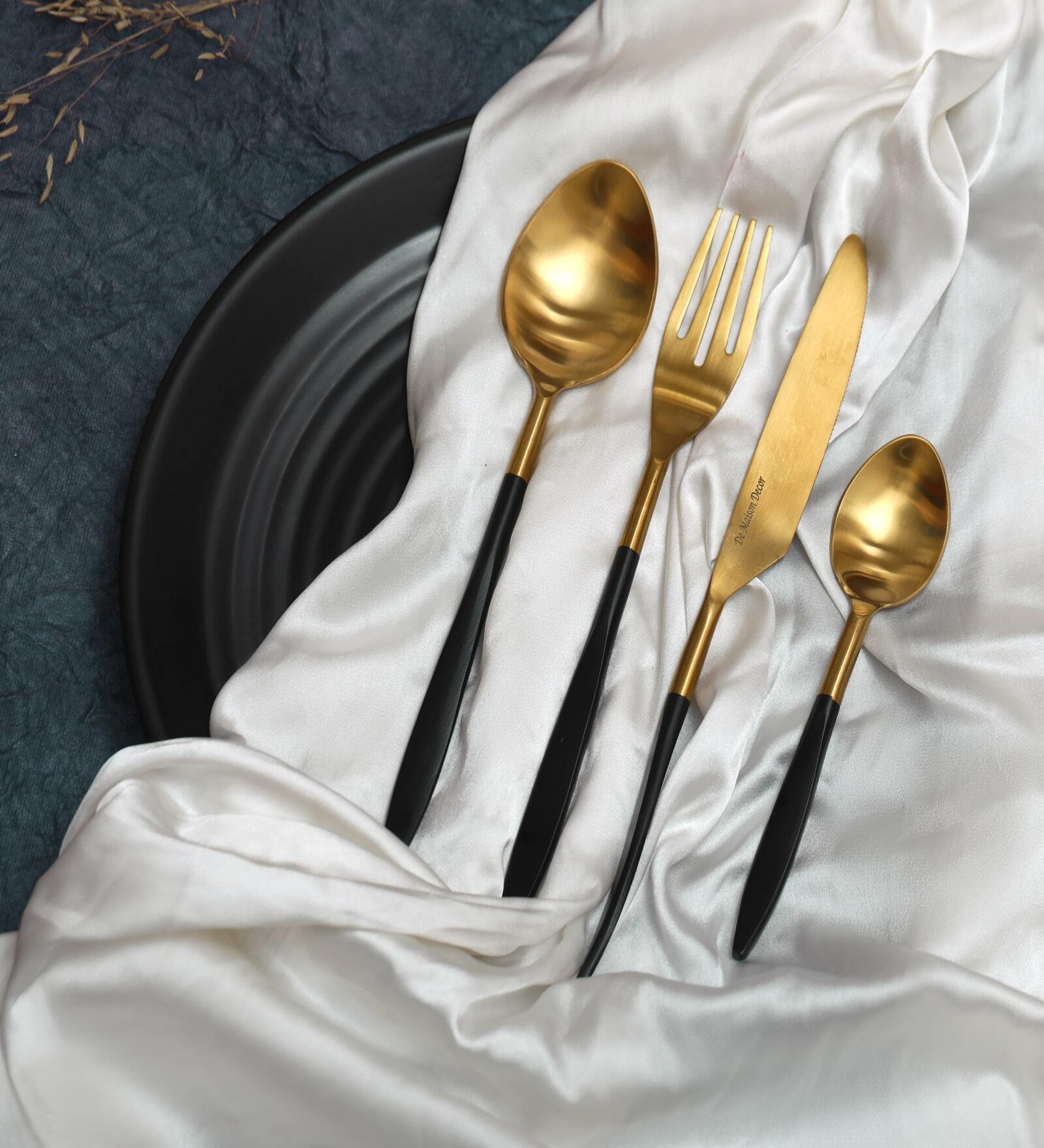 Midnight Opulence Black & Gold (Set of 4) Cutlery Set