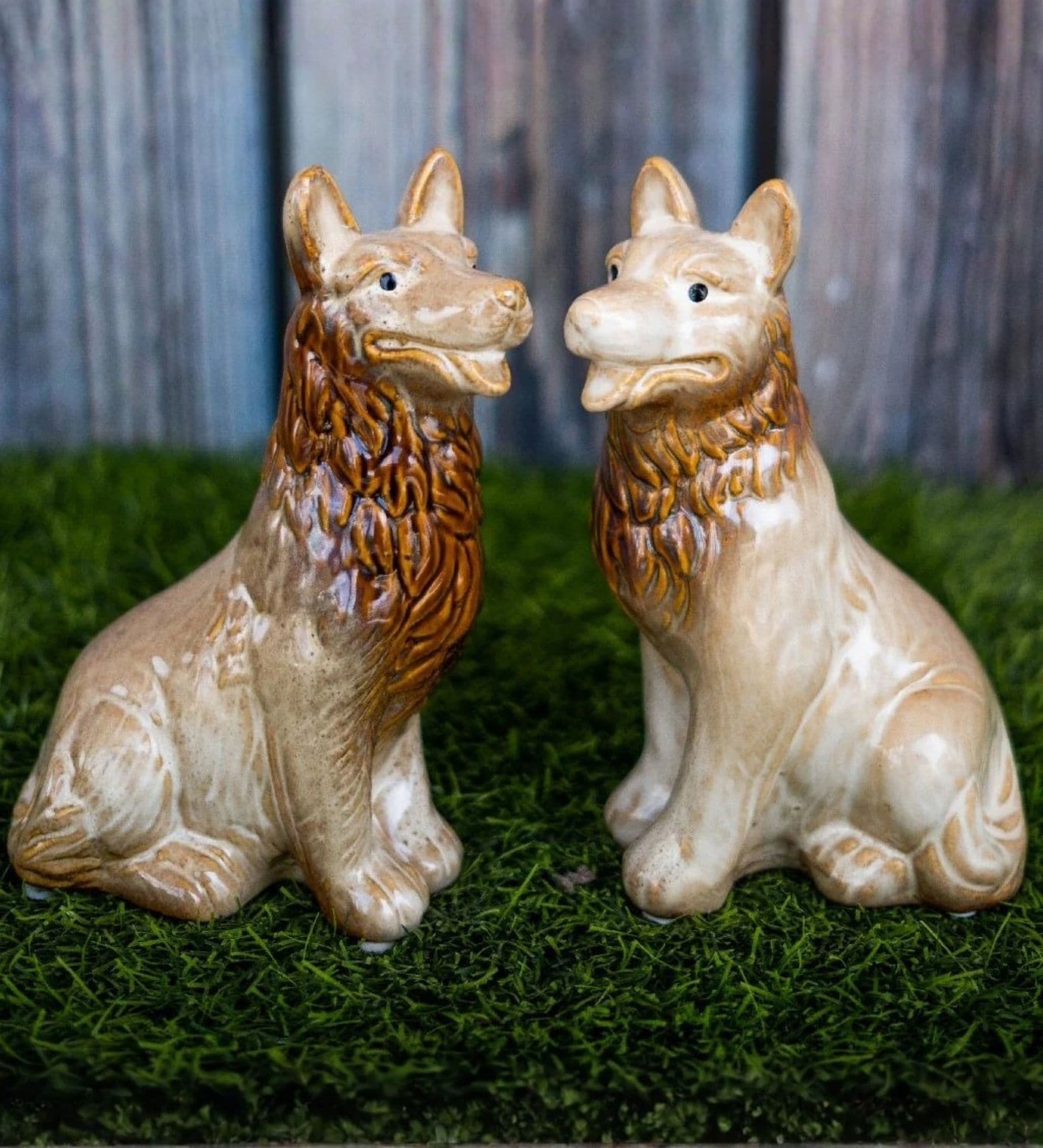 Miniature Figurine Wolf Couple Decorative Figurine