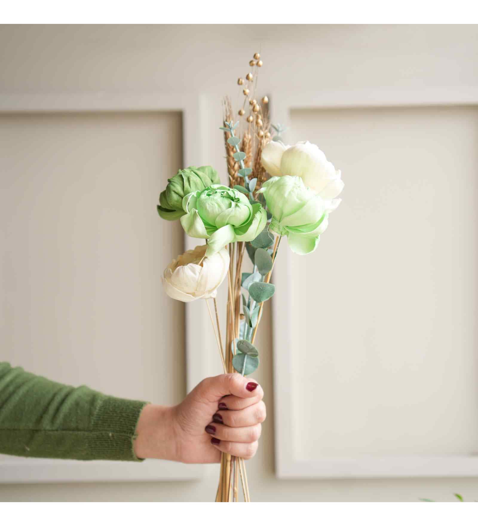 Minimal peony bunch