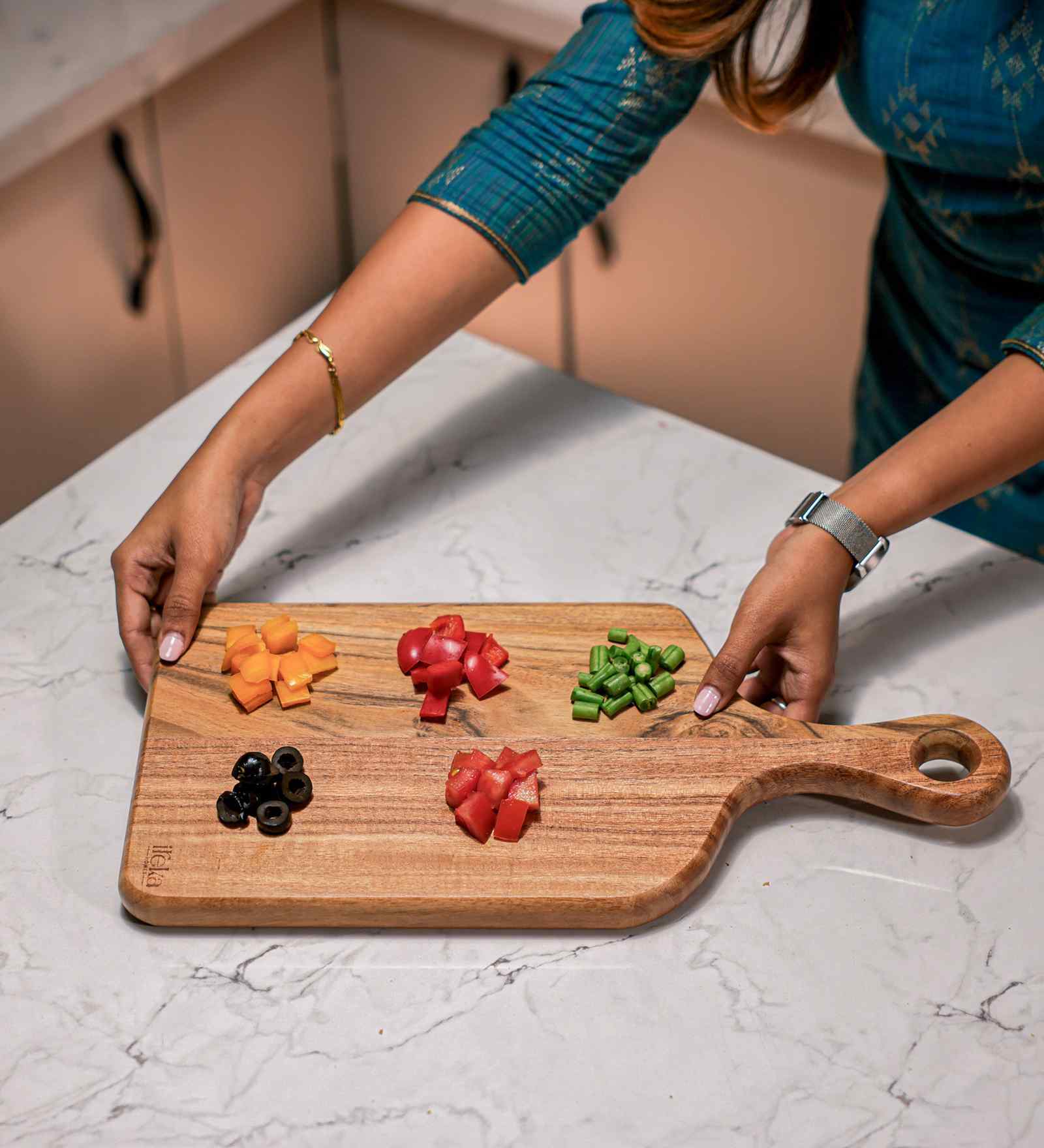 Minlet Acacia Wood Chopping Board