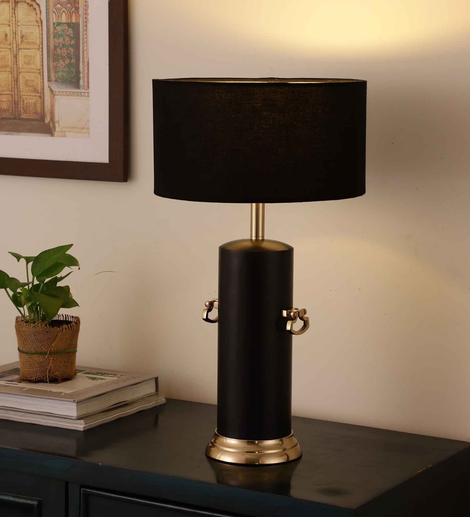 Zenith's Handle Table Lamp Black