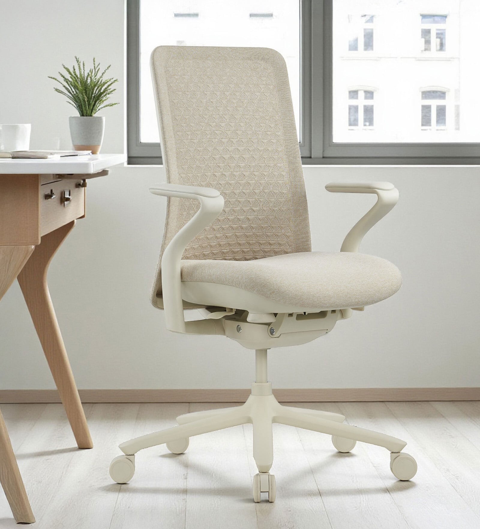 Model 92 Breathable Mesh Executive Chair In Sand Colour Model 92 Breathable Mesh Executive Chair In Sand Colour