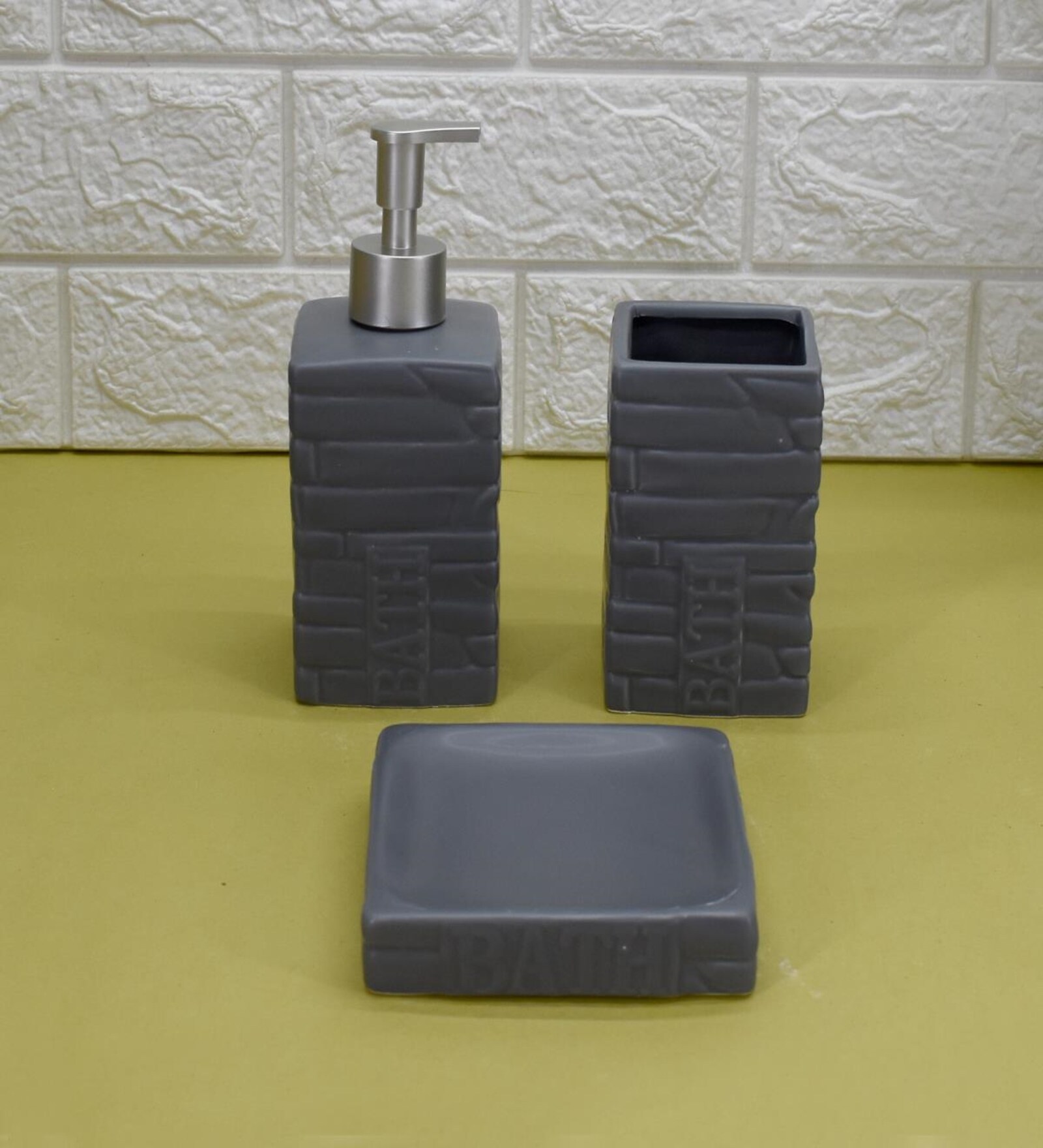 Modern Grey Ceramic Set of 3 Bath Accessories Set 