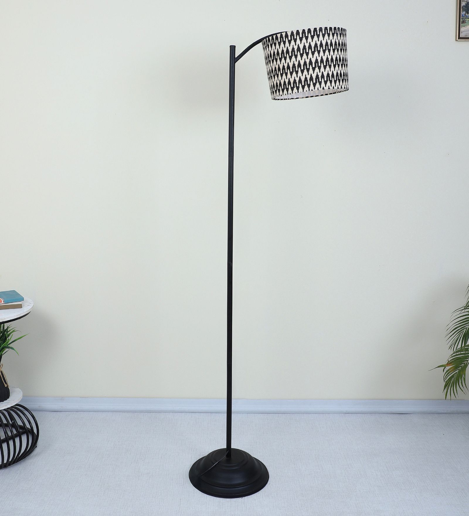 Modern Lamppost Style Black Iron Base Floor Lamps Chevron Print Satin Shade