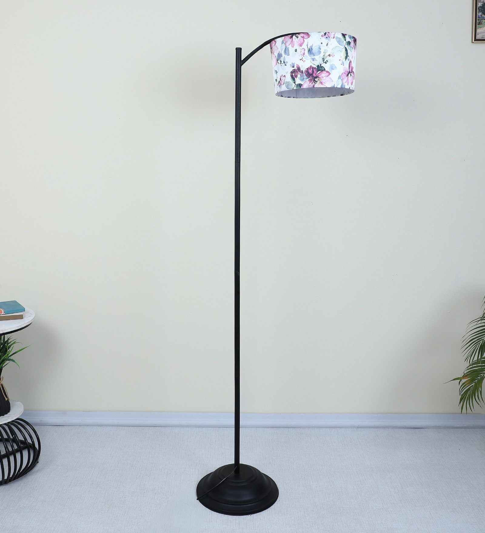 Modern Lamppost Style Black Iron Base Floor Lamps Cobra Saffron Print Satin Shade
