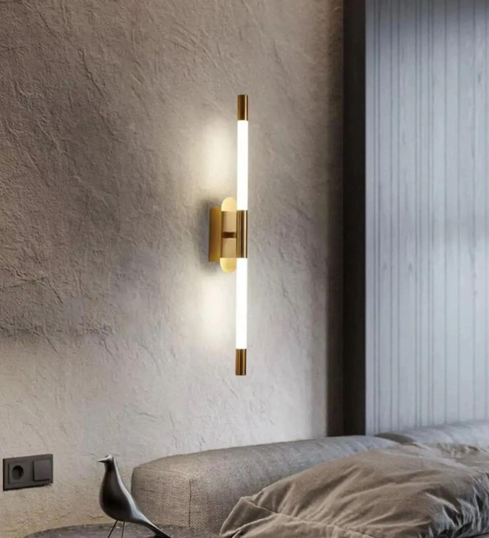 Modern Linear LED Wall Sconce in Brushed Gold