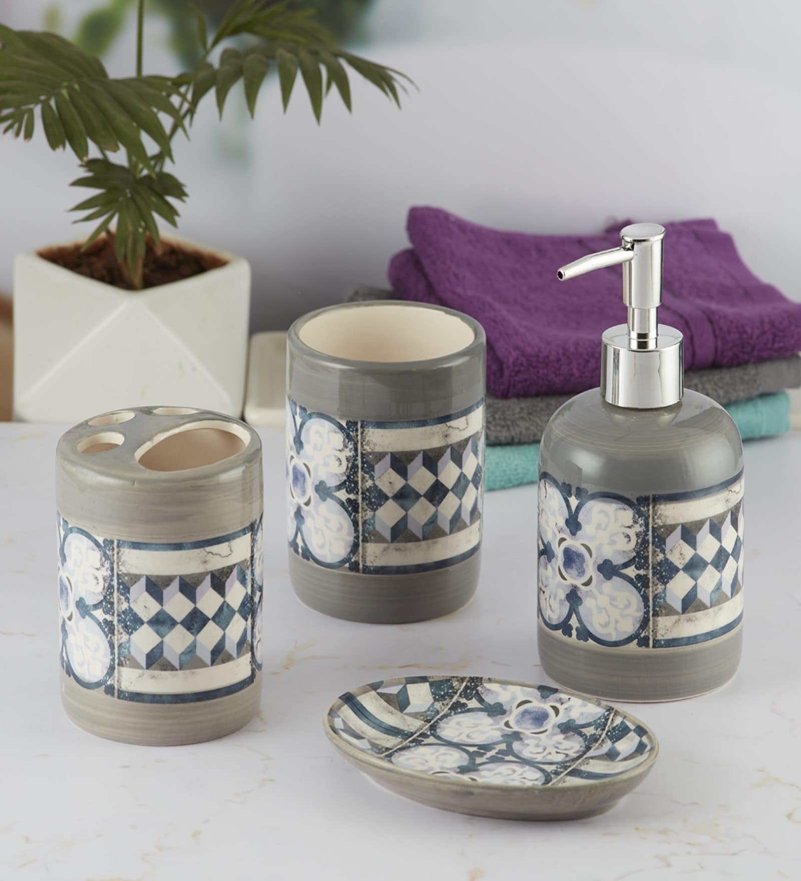 Modern White Ceramic Set of 4 Bath Accessories Set 